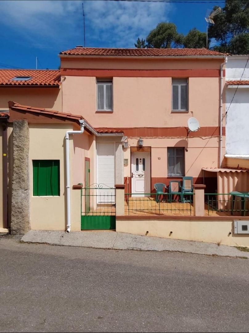 Vista exterior de Casa adosada en venda en A Pobra do Caramiñal