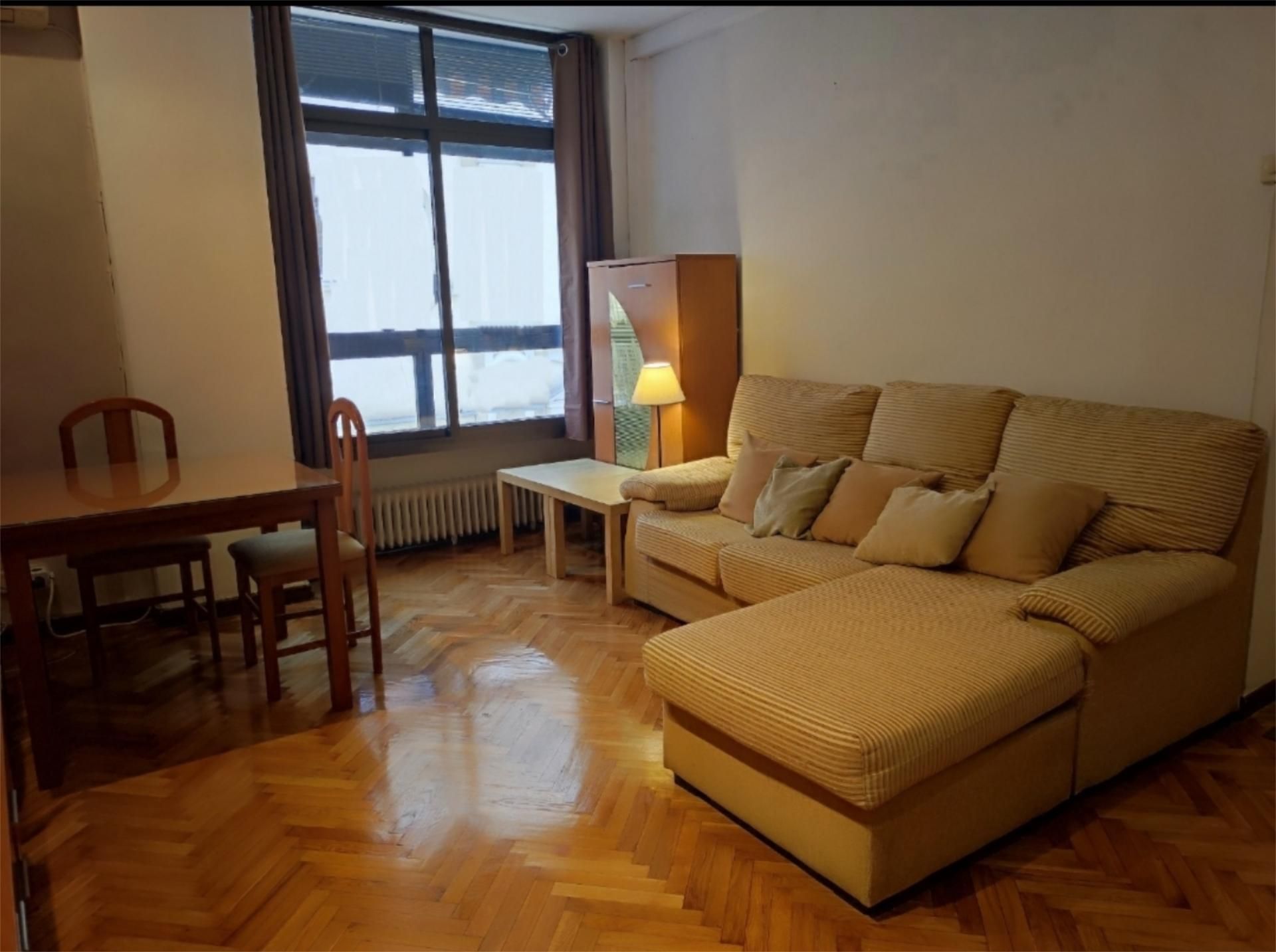 Sala de estar de Piso en venta en  Madrid Capital