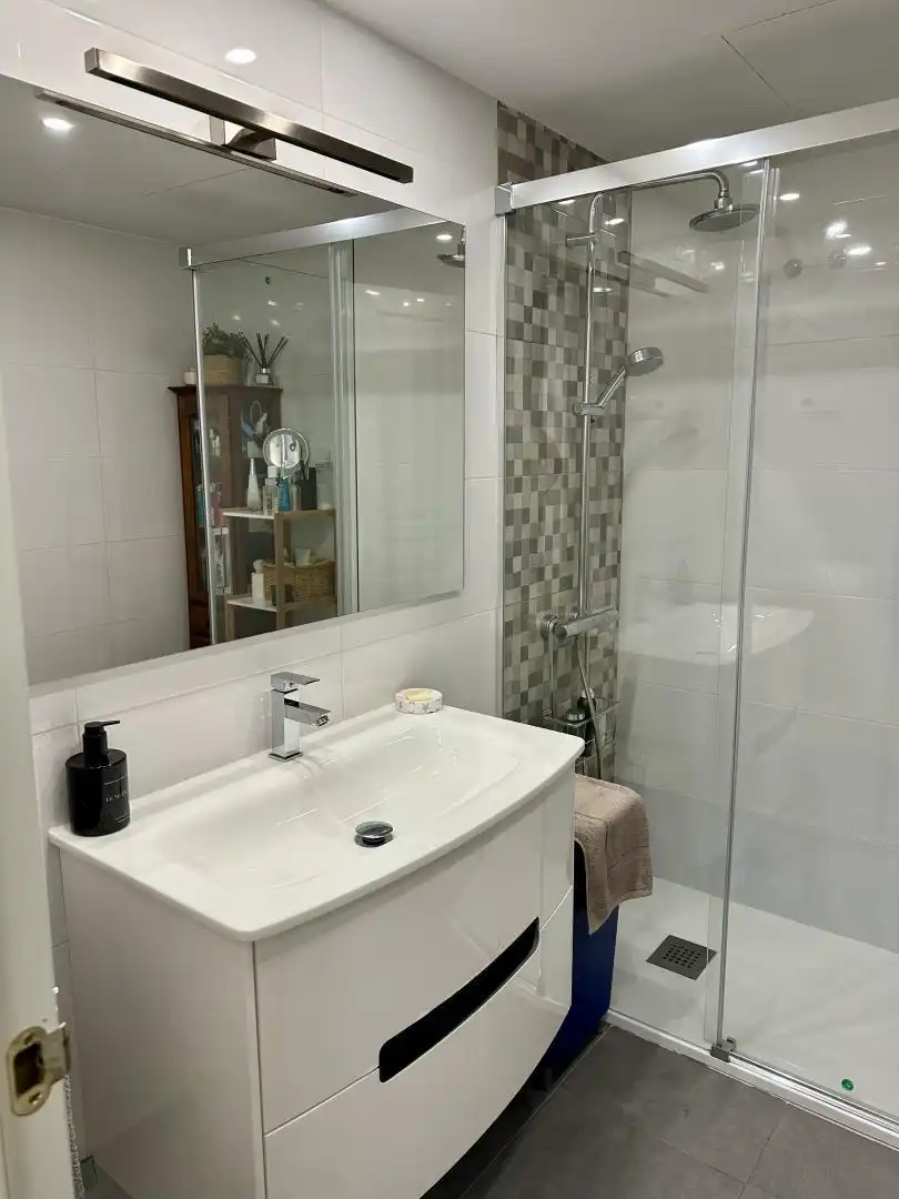 Piso en venta en Calle Playa de las Américas, 36, El Pinar - Punta Galea Baño de Piso en venta en Las Rozas de Madrid con Aire acondicionado, Terraza y Piscina