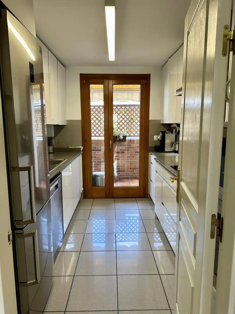 Piso en venta en Calle Playa de las Américas, 36, El Pinar - Punta Galea Cocina de Piso en venta en Las Rozas de Madrid con Aire acondicionado, Terraza y Piscina