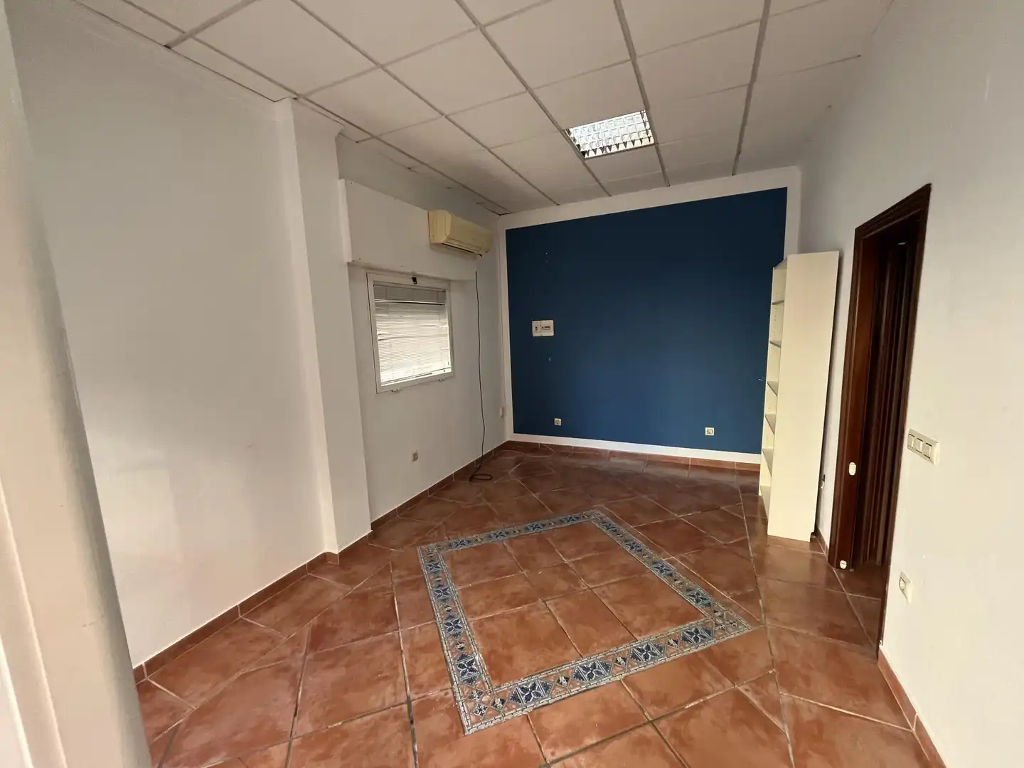 Local en venta en La Línea de la Concepción con Aire acondicionado y Calefacción