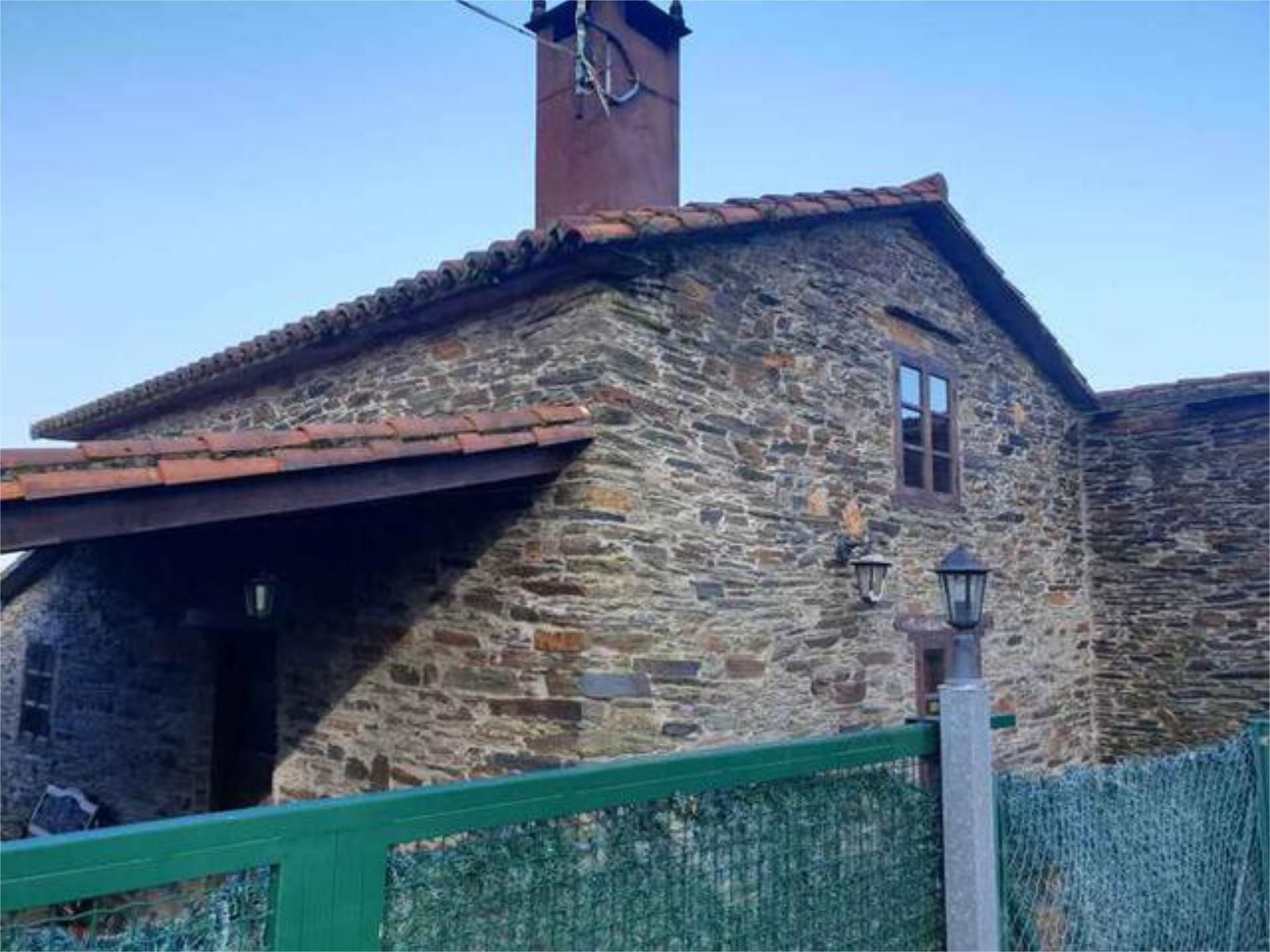 Vista exterior de Casa adosada en venda en Narón amb Calefacció, Jardí privat i Terrassa