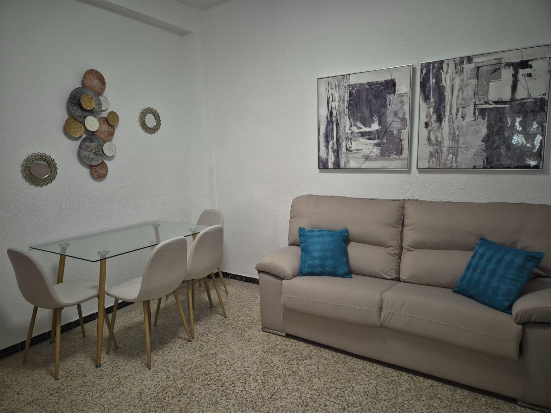Sala de estar de Piso de alquiler en  Sevilla Capital con Aire acondicionado, Terraza y Amueblado