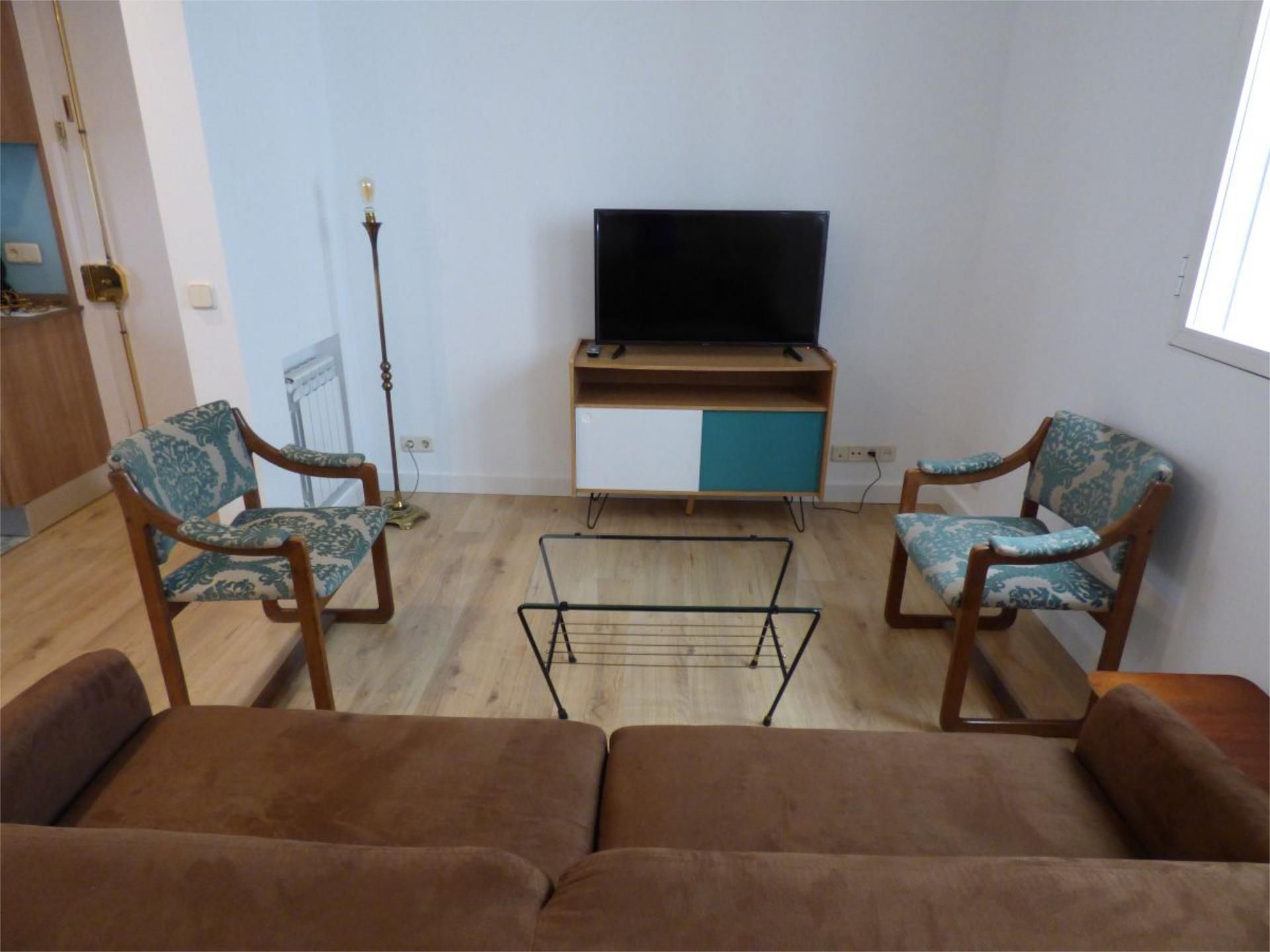 Living room of Flat to rent in  Madrid Capital  with Air Conditioner, Heating and Parquet flooring