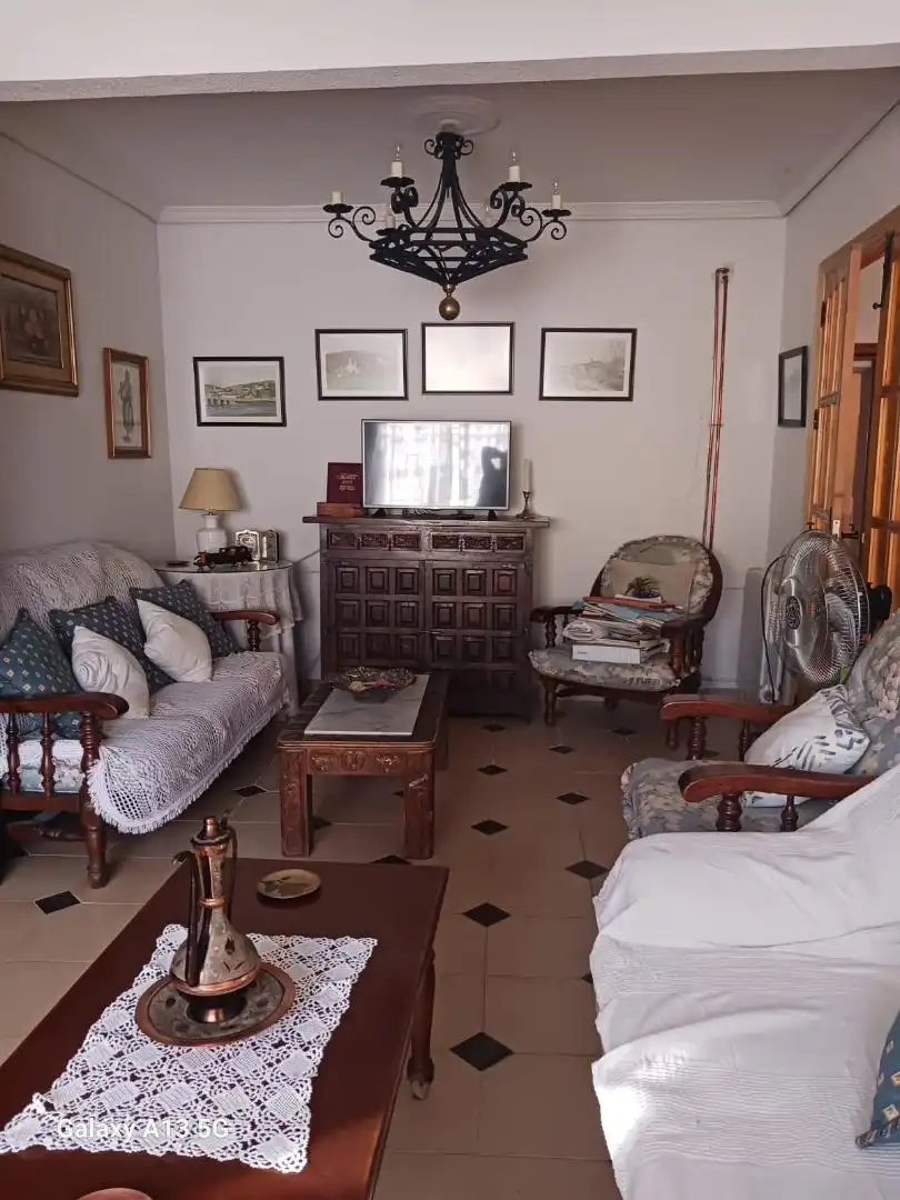 Casa adosada en venta en Calle Los Morales, 9, El Casar de Escalona Sala de estar de Casa adosada en venta en El Casar de Escalona con Terraza y Balcón