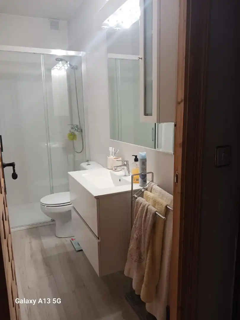 Casa adosada en venta en Calle Los Morales, 9, El Casar de Escalona Baño de Casa adosada en venta en El Casar de Escalona con Terraza y Balcón