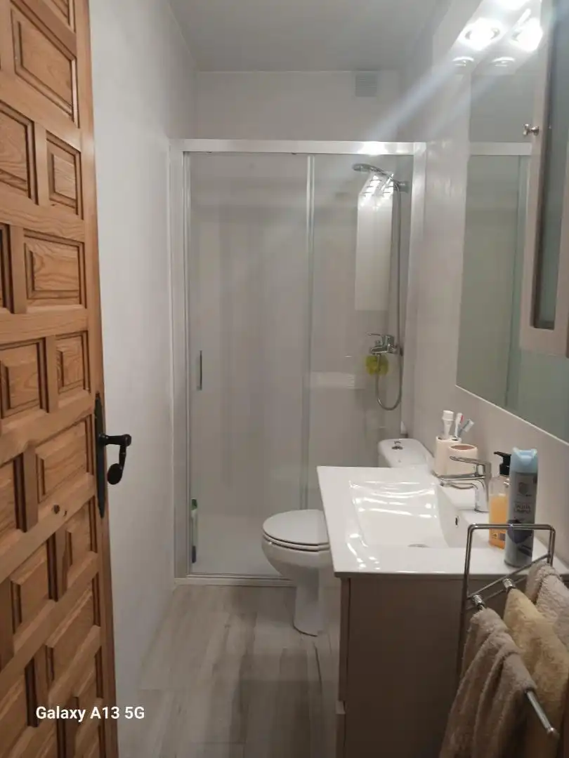 Casa adosada en venta en Calle Los Morales, 9, El Casar de Escalona Baño de Casa adosada en venta en El Casar de Escalona con Terraza y Balcón