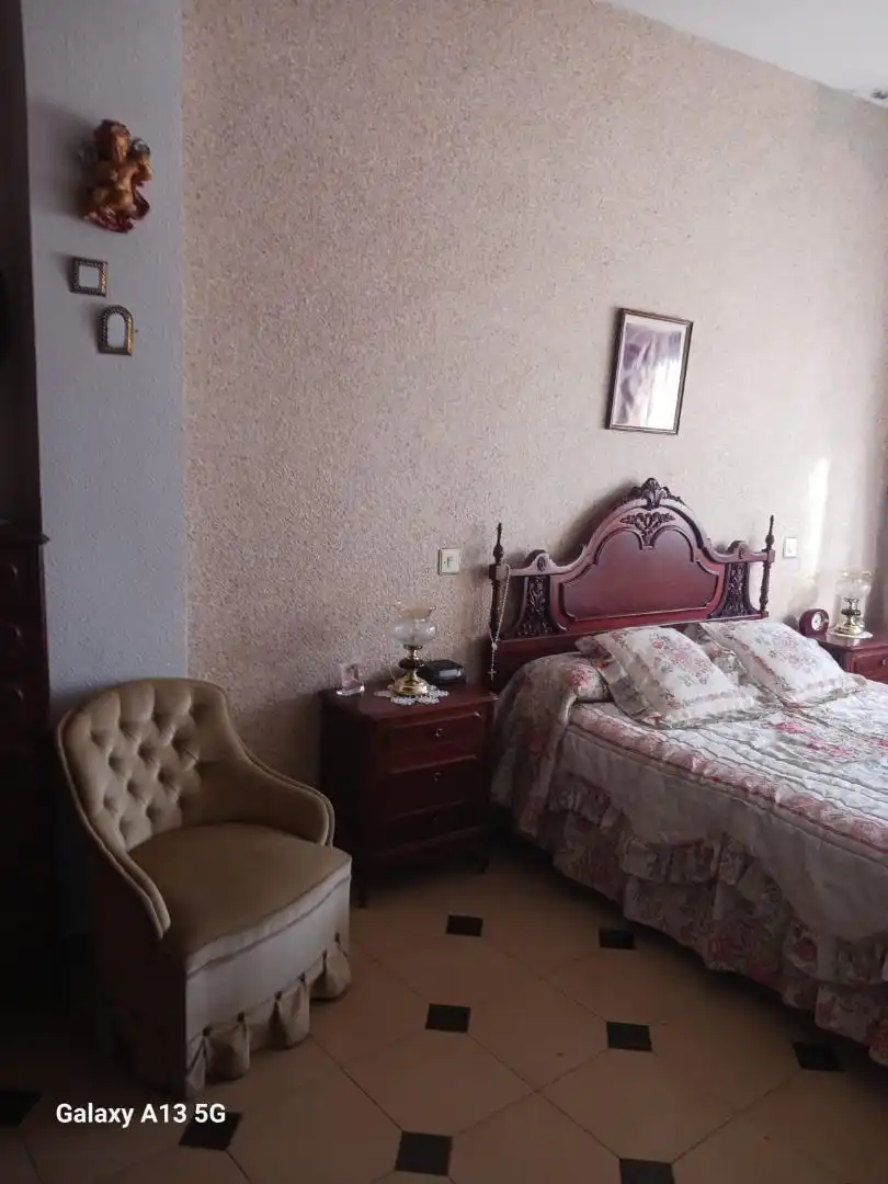 Casa adosada en venta en Calle Los Morales, 9, El Casar de Escalona Habitación de Casa adosada en venta en El Casar de Escalona con Terraza y Balcón