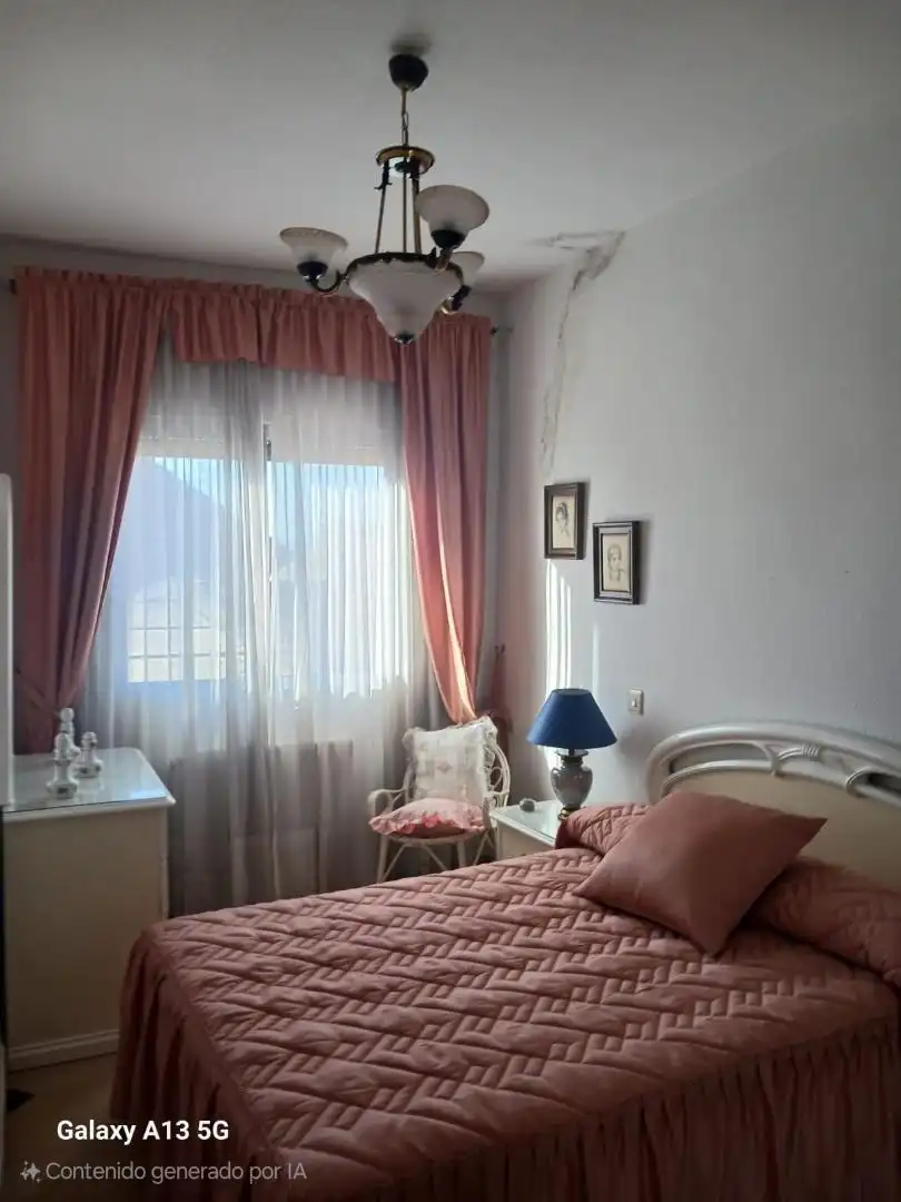 Casa adosada en venta en Calle Los Morales, 9, El Casar de Escalona Habitación de Casa adosada en venta en El Casar de Escalona con Terraza y Balcón