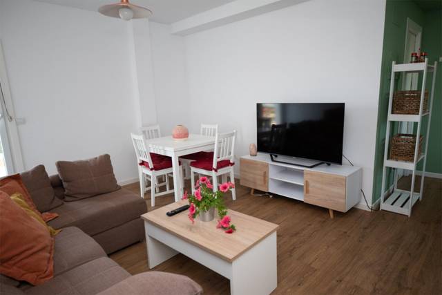 Piso en Alquiler en Calle Cagigal, 36B en Loredo