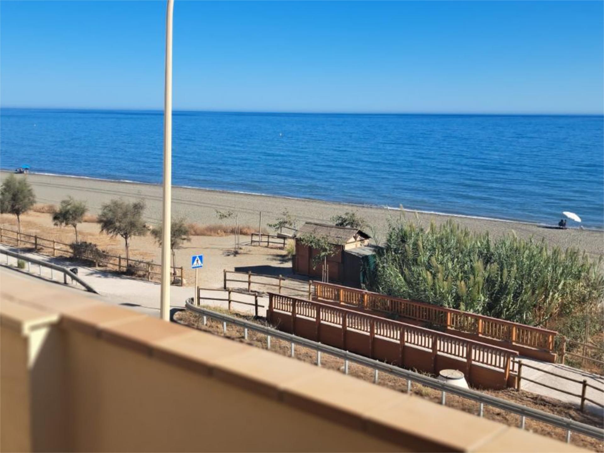 Vista exterior de Casa adosada en venta en Vélez-Málaga con Jardín privado, Terraza y Trastero