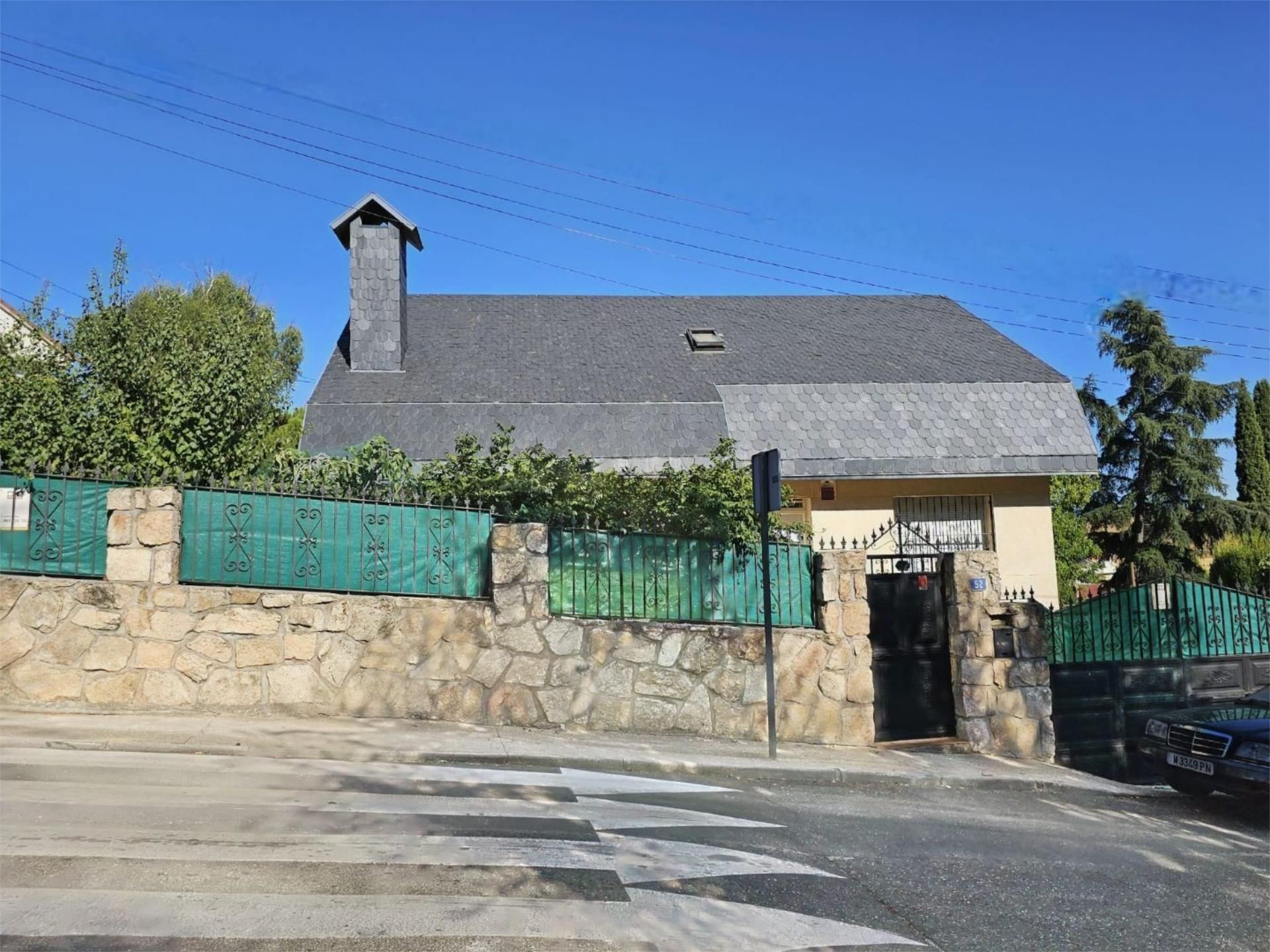 Vista exterior de Casa o xalet en venda en Paracuellos de Jarama amb Aire condicionat, Calefacció i Jardí privat