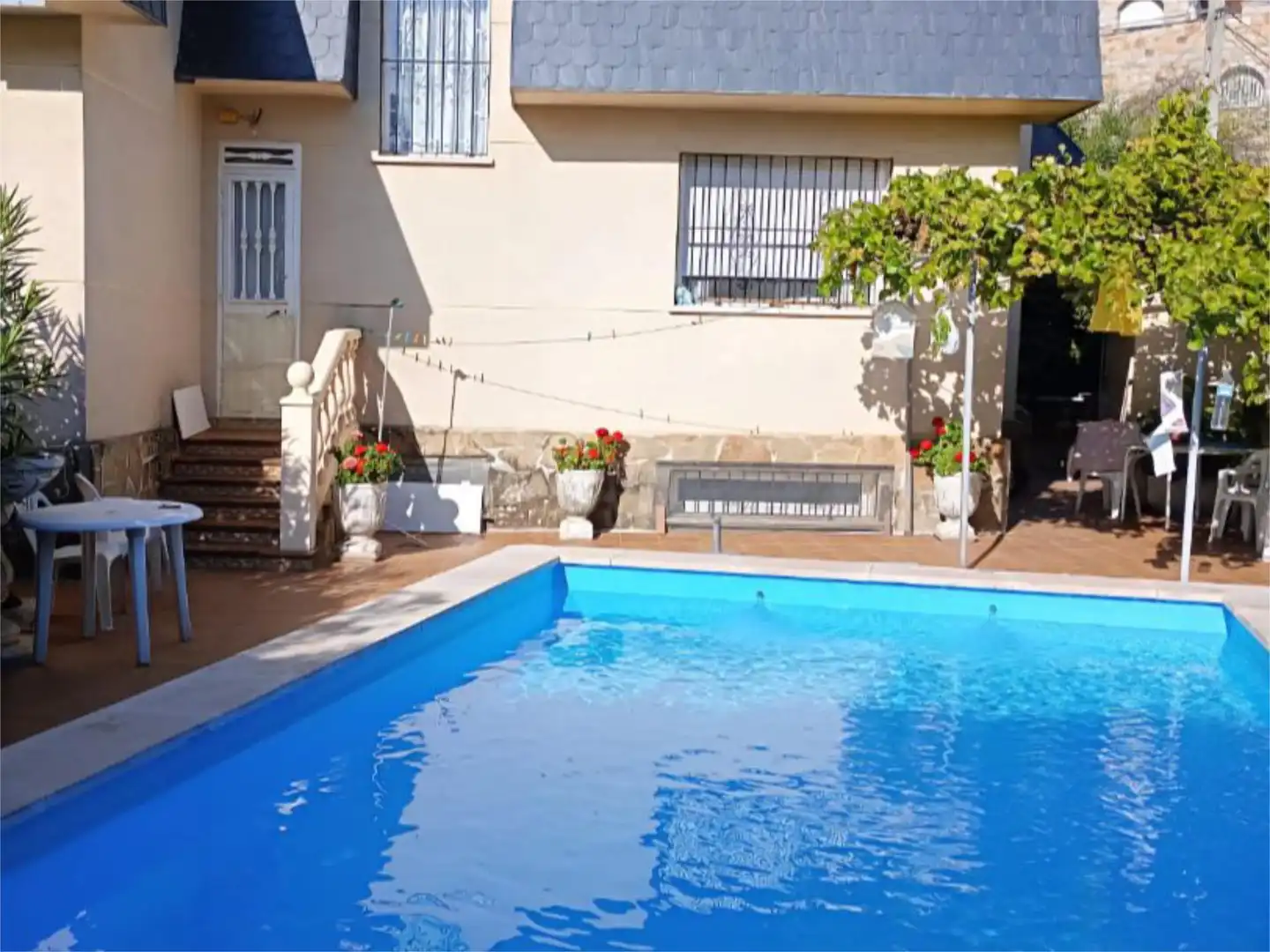 Swimming pool of Houses for sale in Paracuellos de Jarama  with Air Conditioner, Heating and Private garden