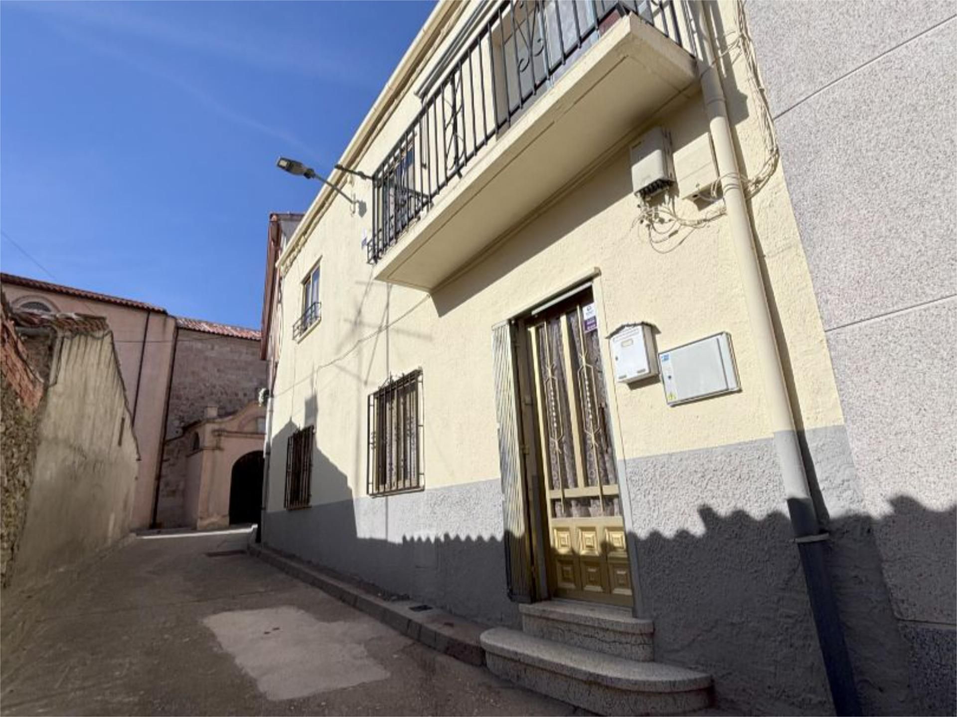 Vista exterior de Casa o xalet de lloguer en Alba de Tormes amb Calefacció, Terrassa i Traster