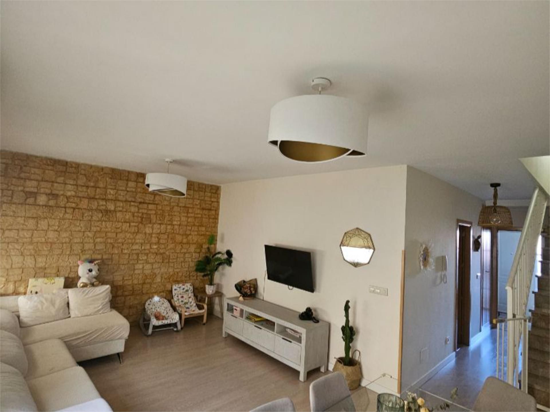 Living room of Single-family semi-detached for sale in Villaconejos  with Air Conditioner, Private garden and Parquet flooring