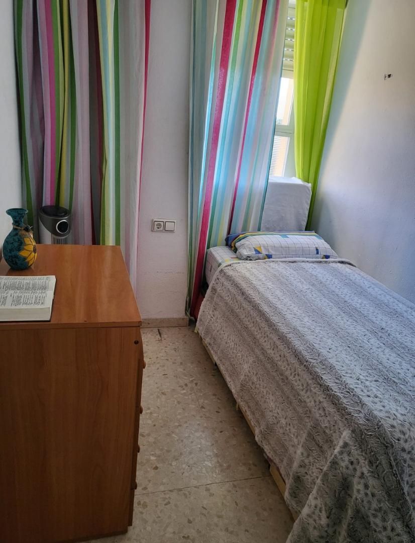 Dormitori de Pis per a compartir en Málaga Capital amb Moblat, Microones i Balcó