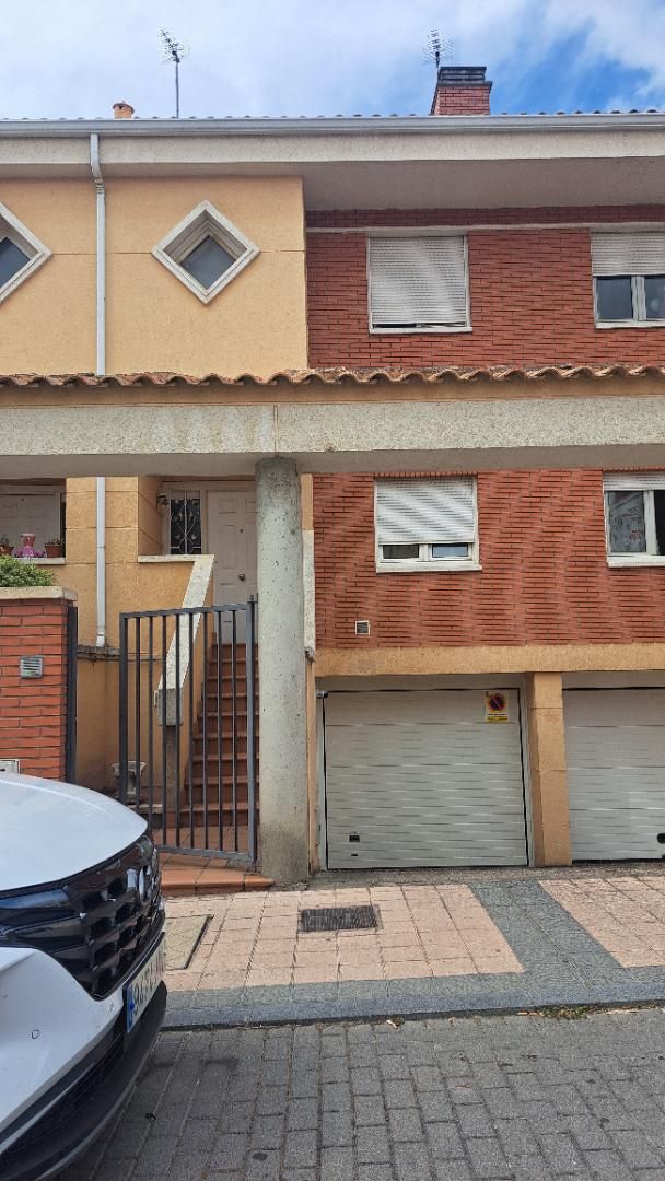 Vista exterior de Casa o xalet en venda en Arroyo de la Encomienda amb Calefacció, Jardí privat i Parquet