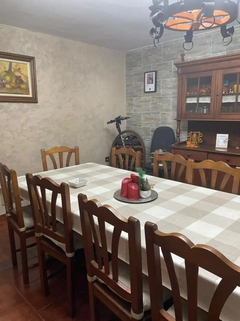 Houses for sale in Calle Segura, 7, La Flecha - Monasterio del Prado Dining room of Houses for sale in Arroyo de la Encomienda with Heating, Private garden and Parquet flooring