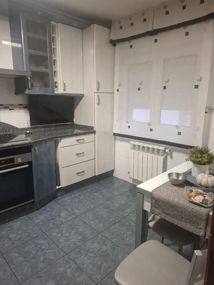 Houses for sale in Calle Segura, 7, La Flecha - Monasterio del Prado Kitchen of Houses for sale in Arroyo de la Encomienda with Heating, Private garden and Parquet flooring