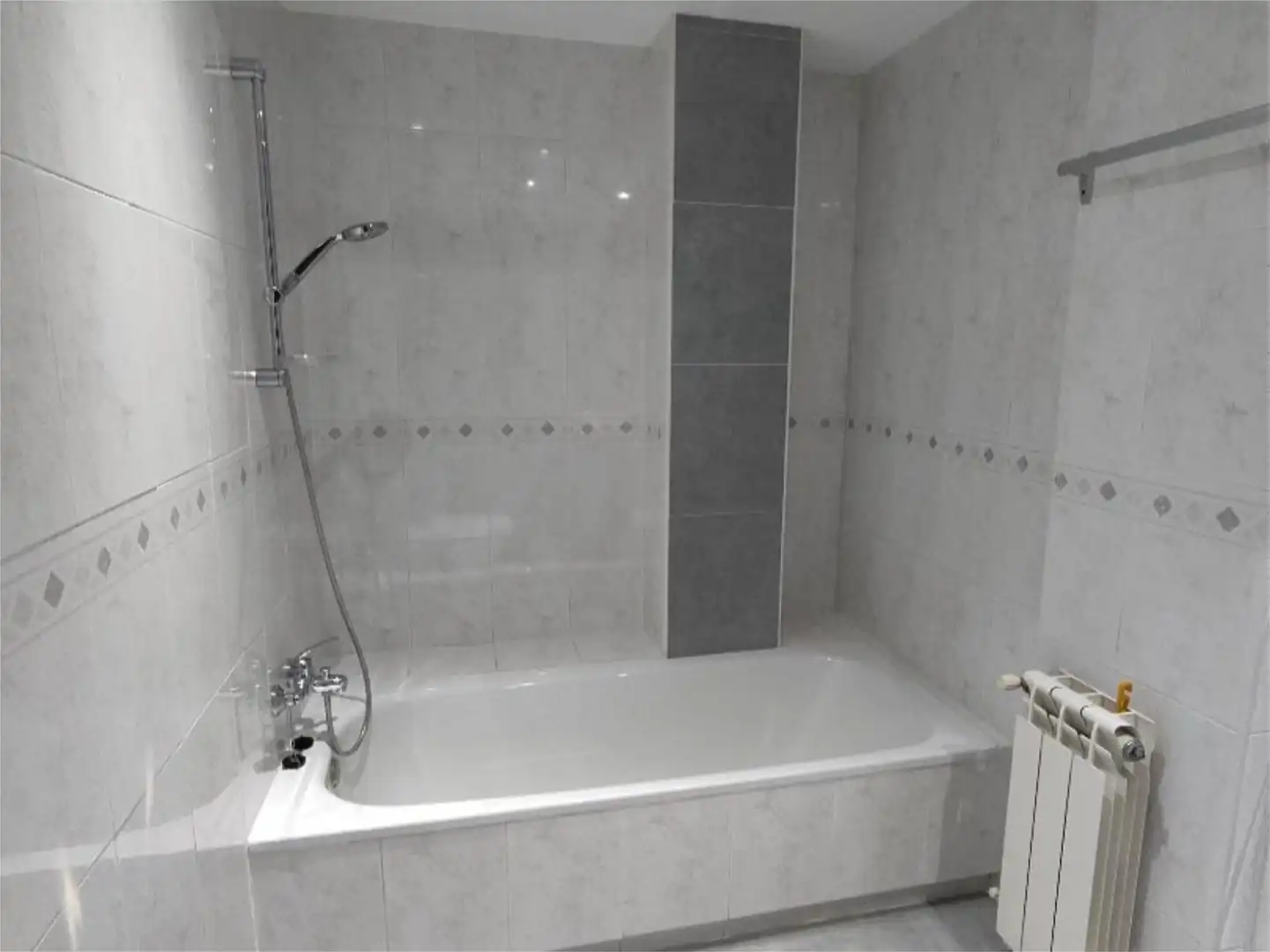 Piso en venta en Plaza María Blanchard, 13, Maliaño Baño de Piso en venta en Camargo