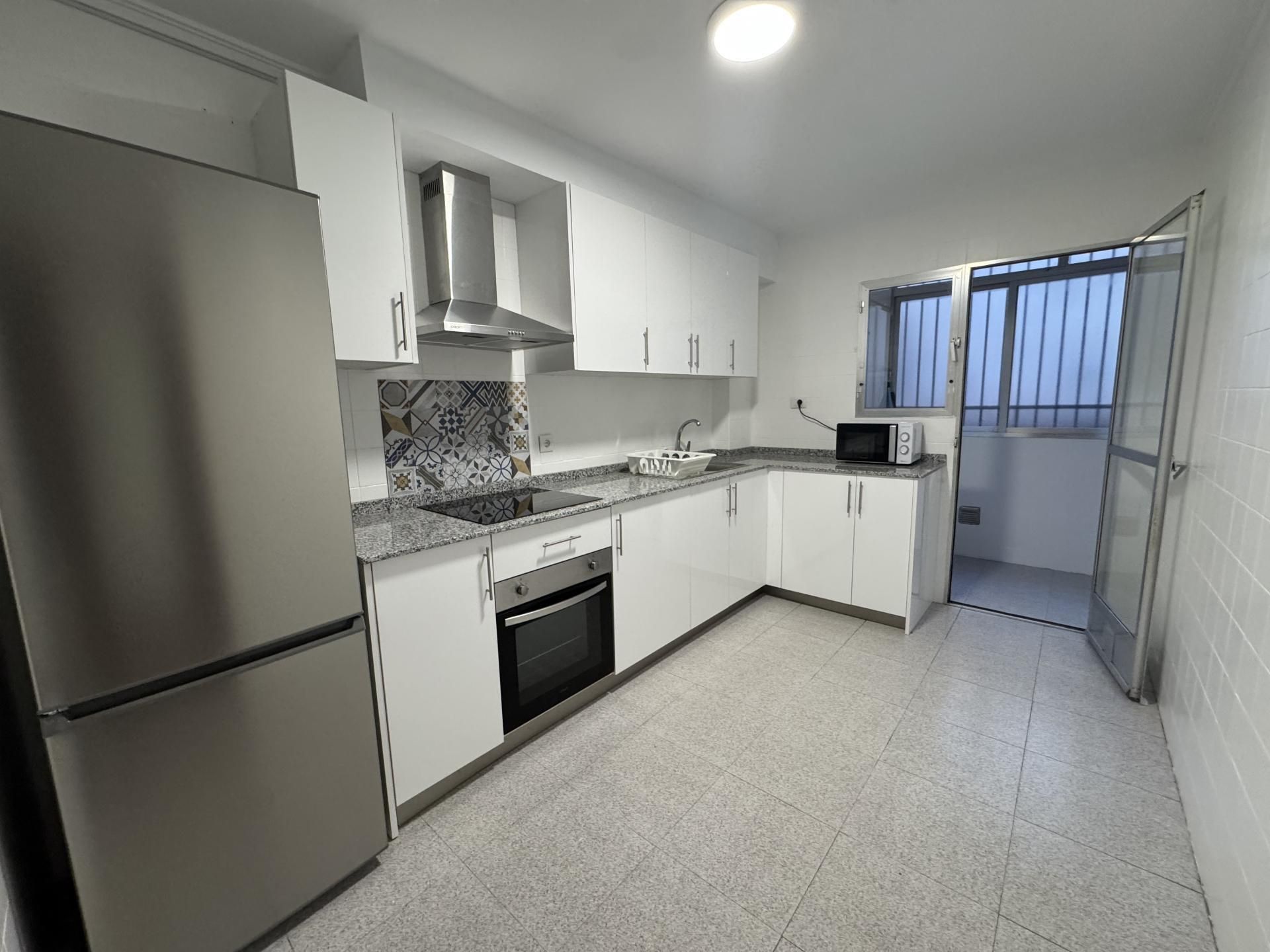 Kitchen of Flat to share in Vila-real  with Terrace, Furnished and Balcony