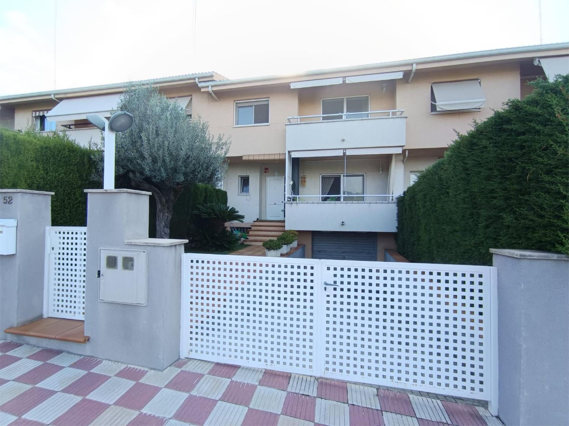 Exterior view of Single-family semi-detached for sale in Olesa de Montserrat  with Air Conditioner, Private garden and Parquet flooring