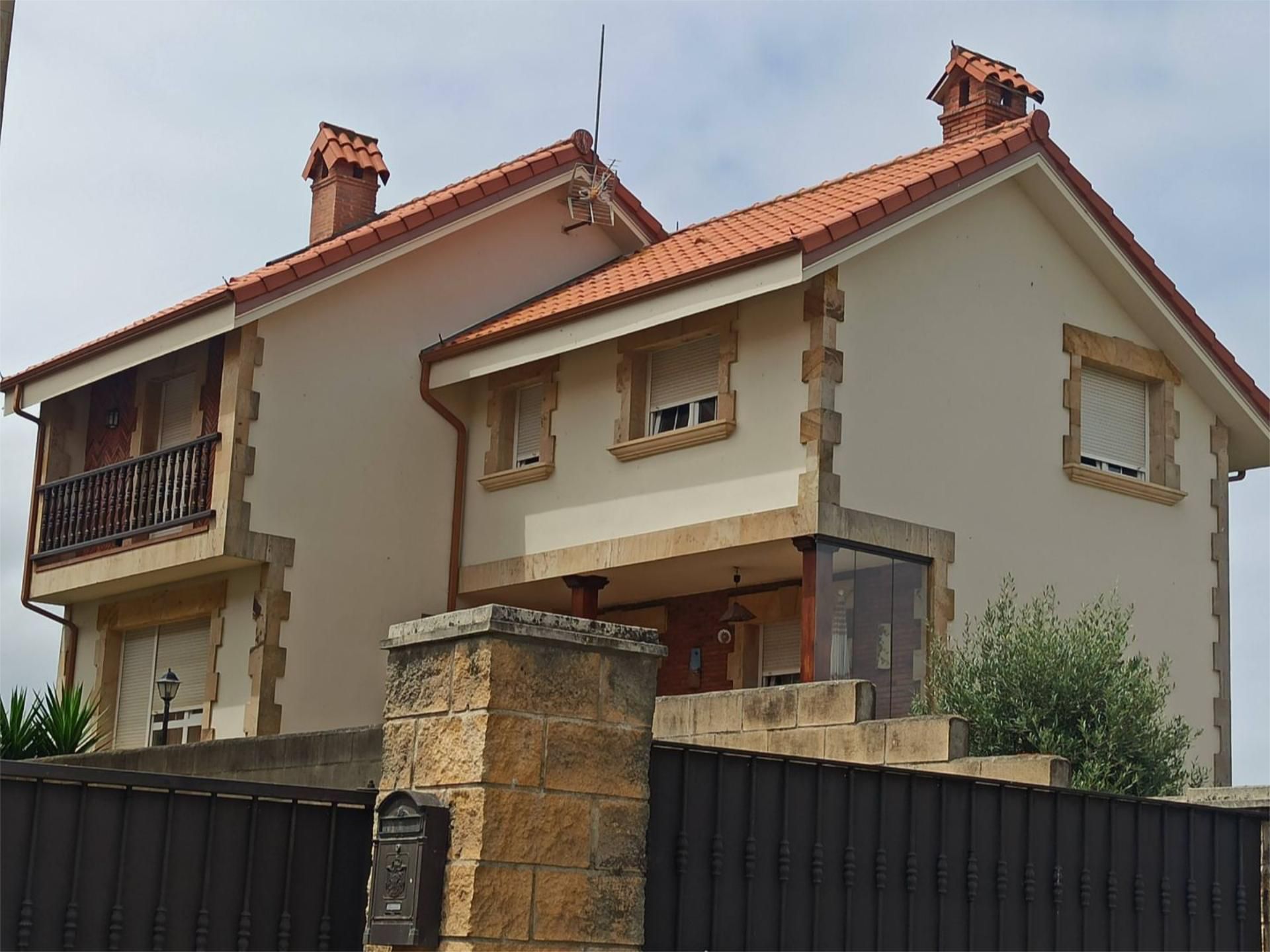 Vista exterior de Casa o chalet en venta en Santander con Calefacción, Jardín privado y Parquet