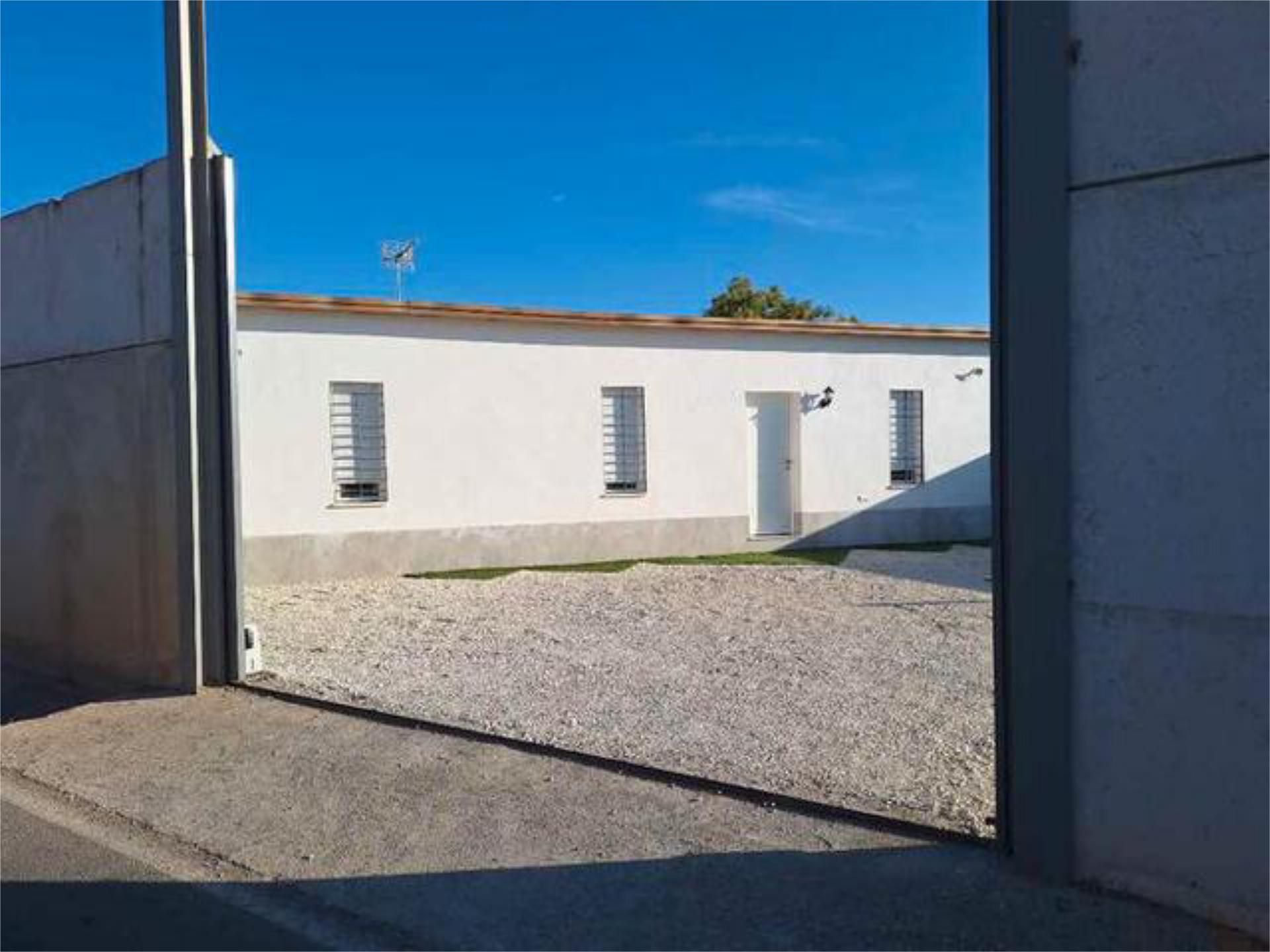 Exterior view of Single-family semi-detached to rent in Dos Hermanas