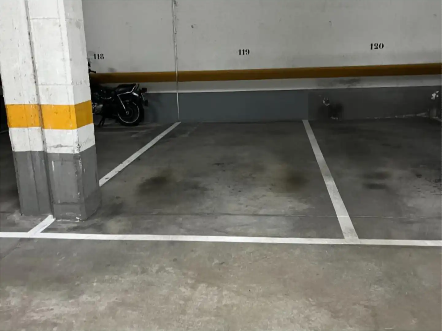 Garage for rent in Calle Autogiro, 28, Timón Parking of Garage for rent in Madrid