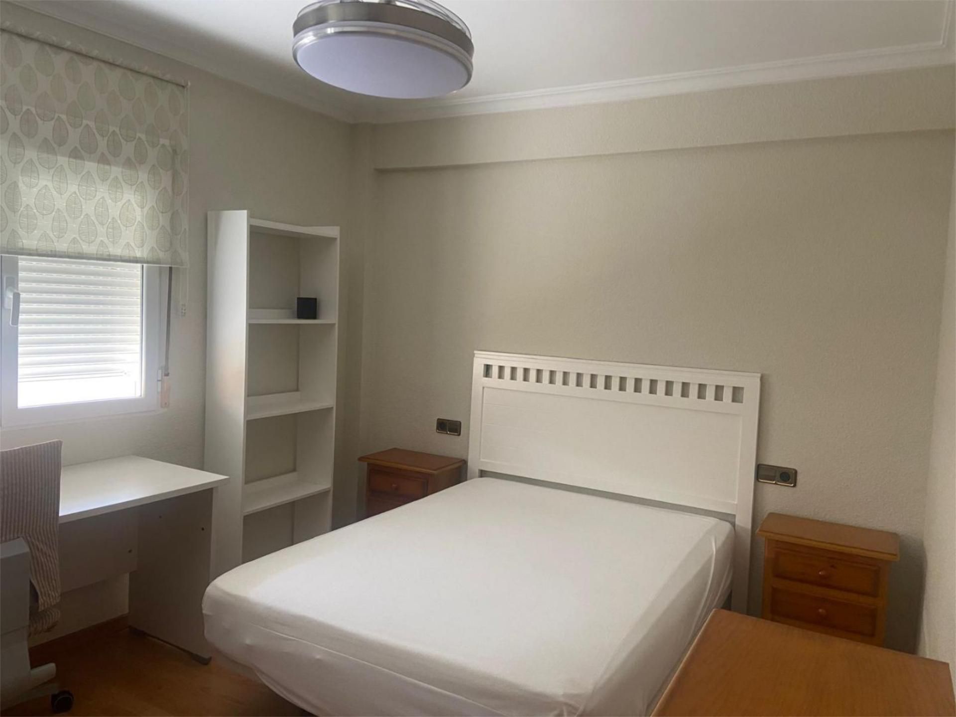 Bedroom of Flat to share in  Almería Capital  with Air Conditioner, Heating and Furnished