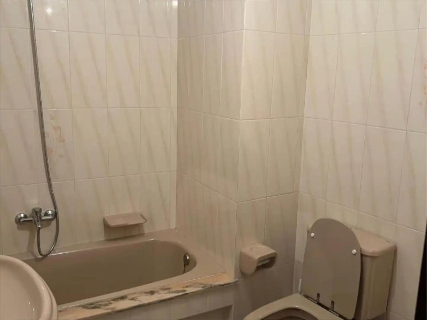Bany de Pis en venda en Noia amb Calefacció, Parquet i Terrassa