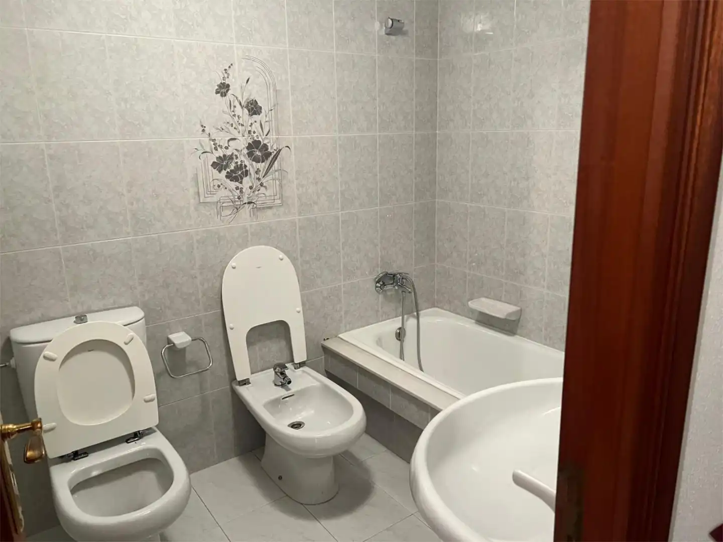 Bany de Pis en venda en Noia amb Calefacció, Parquet i Terrassa
