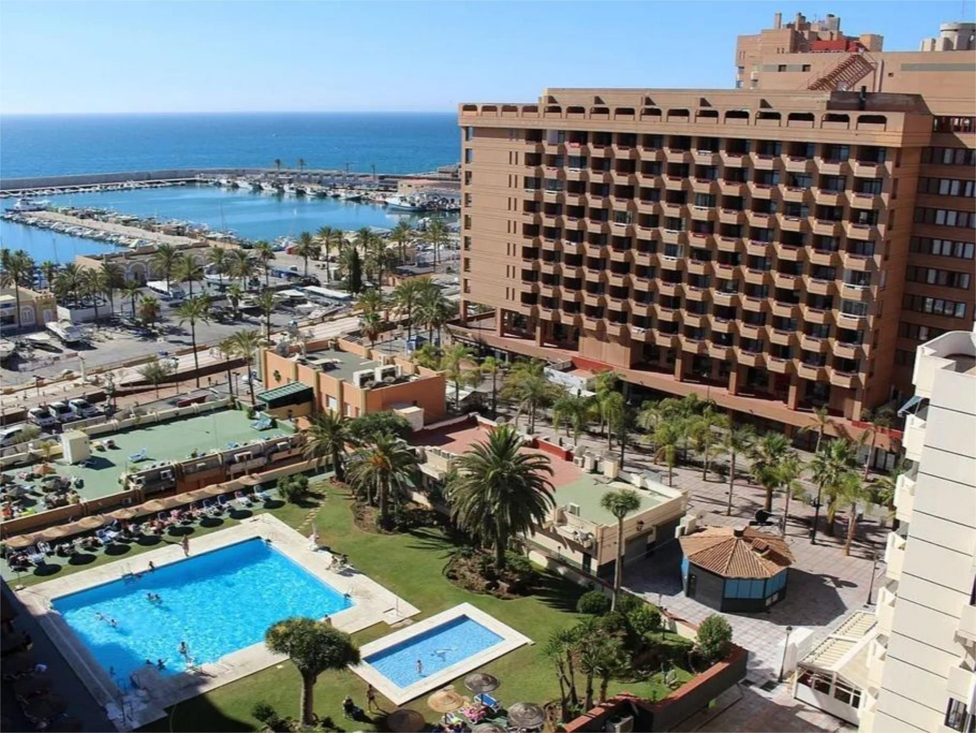 Piso de alquiler en Paseo Marítimo Rey de España, 52, Puerto Deportivo Vista exterior de Piso de alquiler en Fuengirola con Aire acondicionado, Calefacción y Terraza