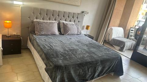 Foto 2 de Piso de alquiler en Paseo Marítimo Rey de España, 52, Puerto Deportivo, Fuengirola