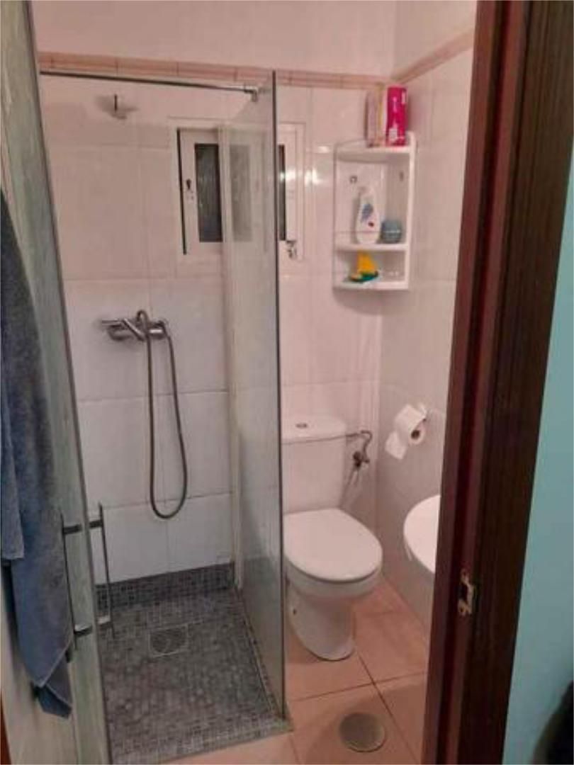 Baño de Apartamento en venta en Rota con Trastero y Amueblado