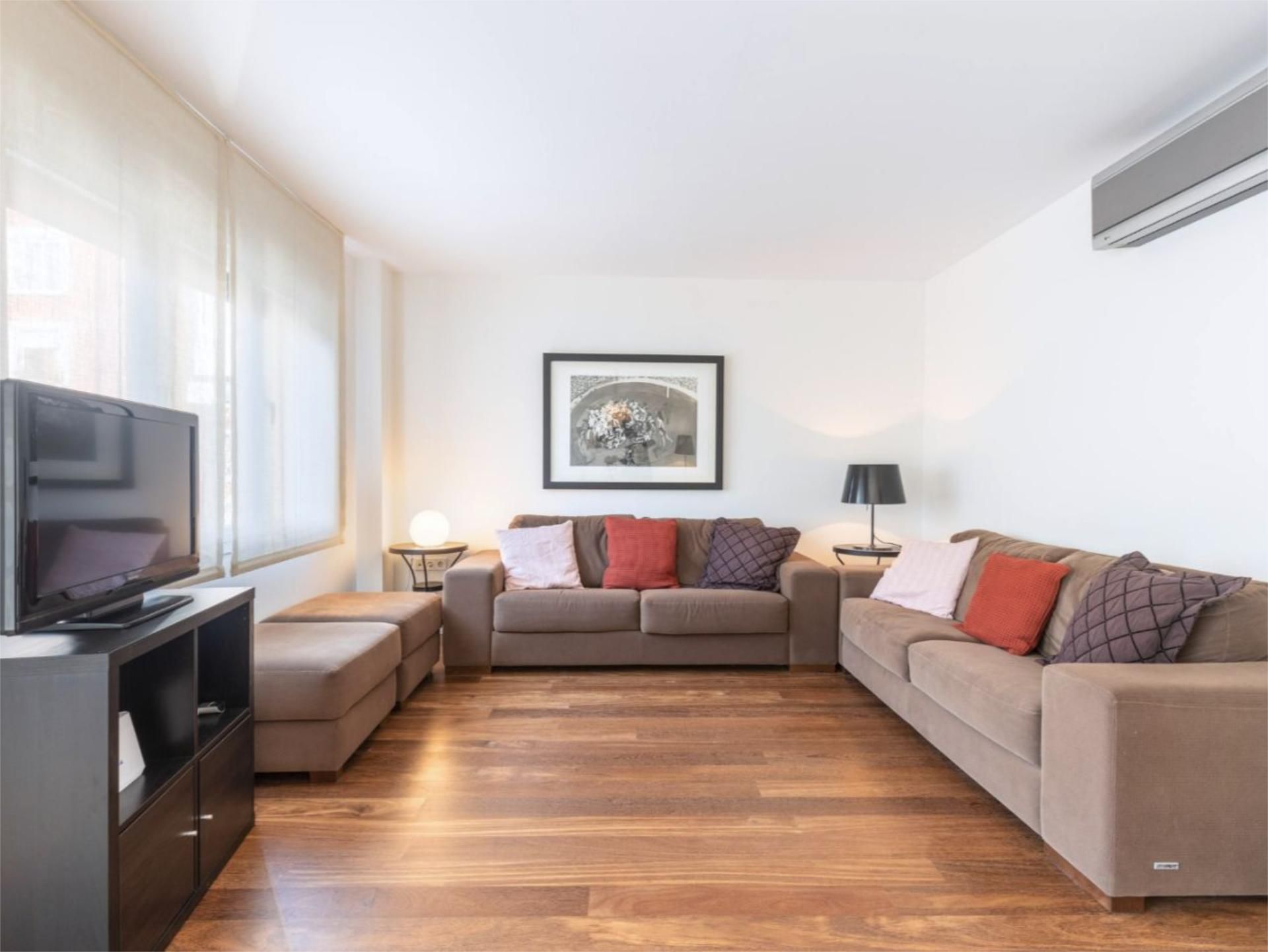 Pis de lloguer a Plaza de Gran Capitán, 5, Centro - Sagrario Sala d'estar de Pis de lloguer en Granada Capital amb Aire condicionat, Calefacció i Moblat