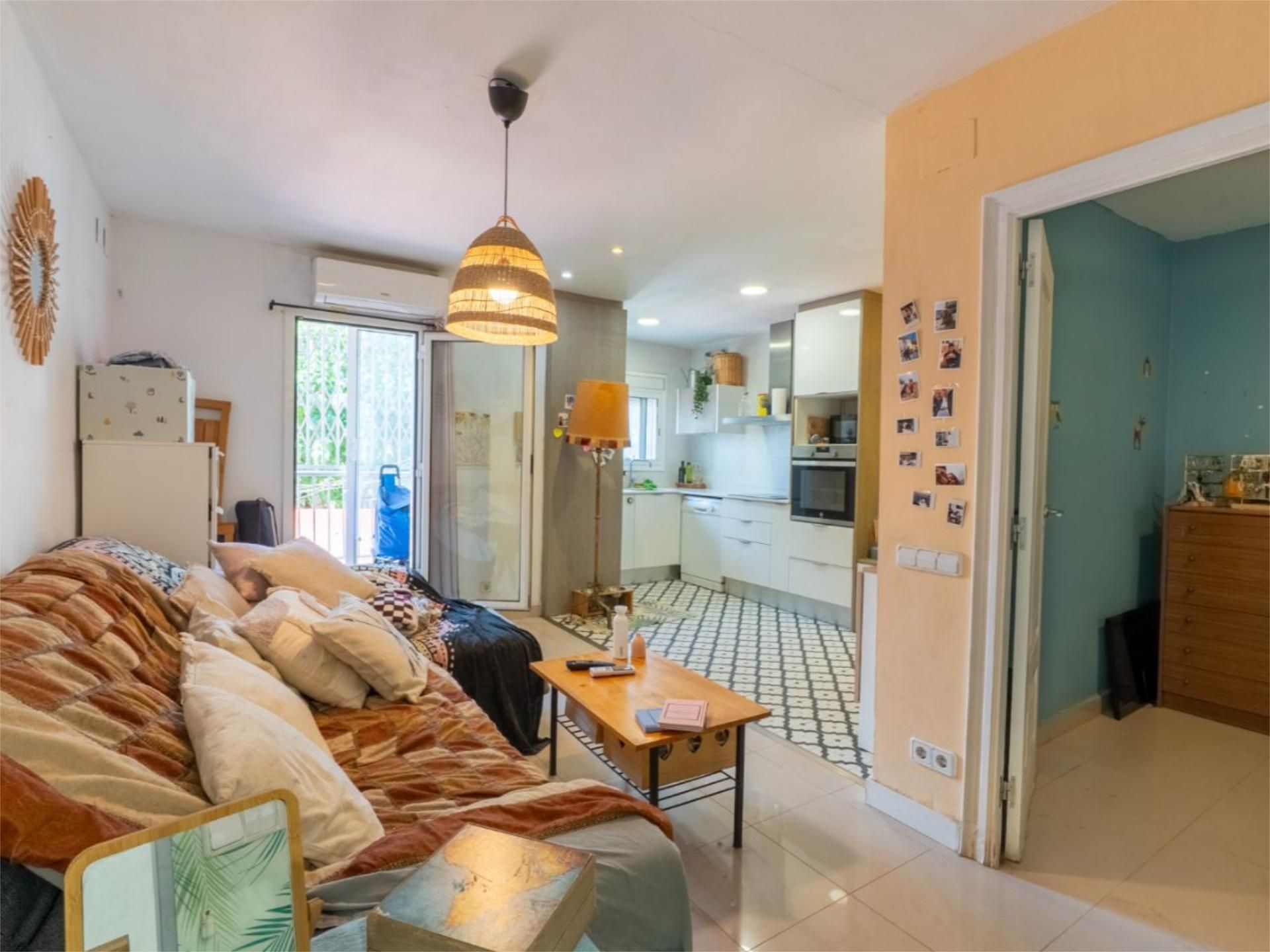 Habitación de Piso en venta en Cornellà de Llobregat con Aire acondicionado y Balcón