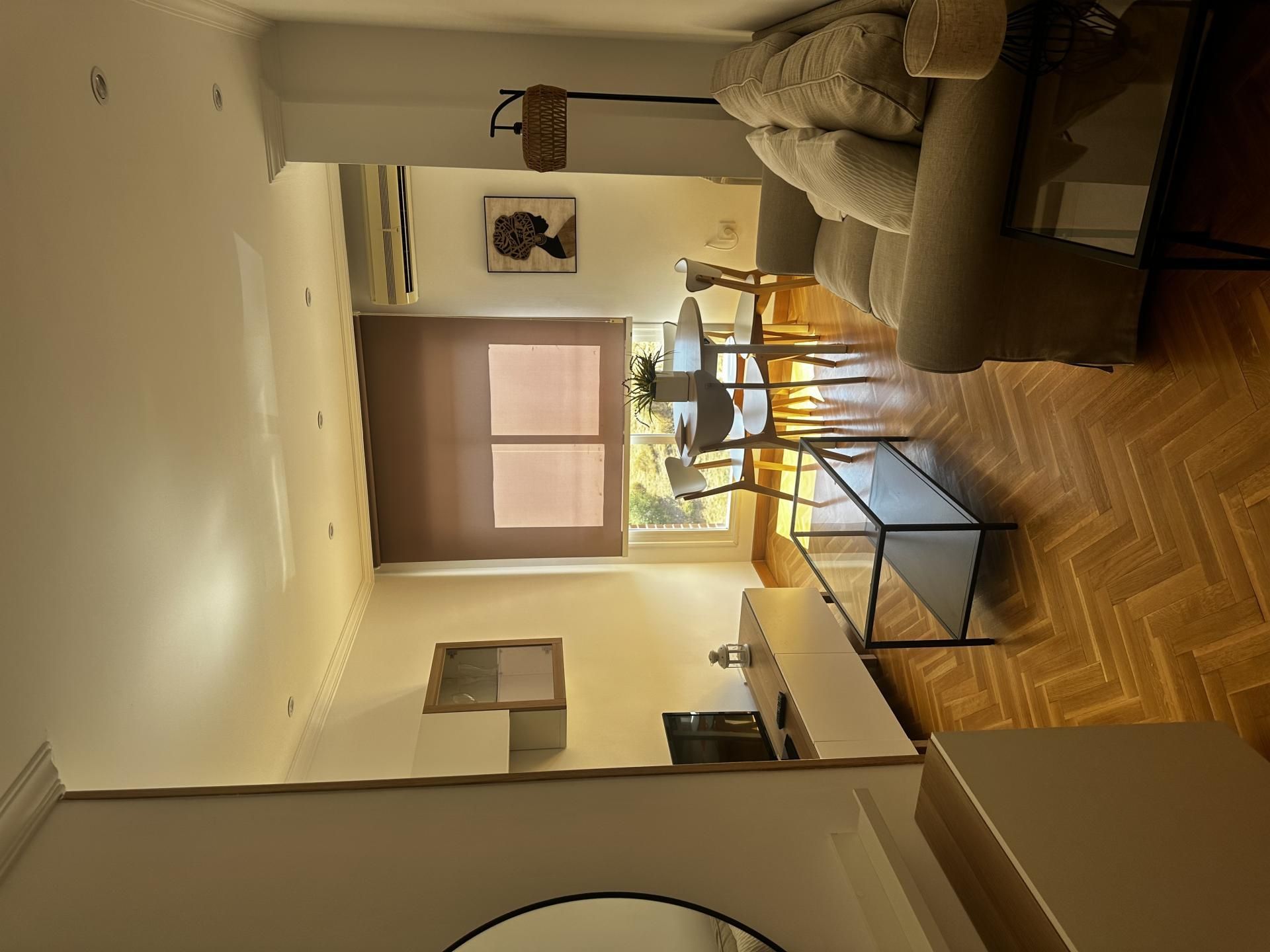 Living room of Flat to rent in  Madrid Capital  with Air Conditioner, Heating and Parquet flooring