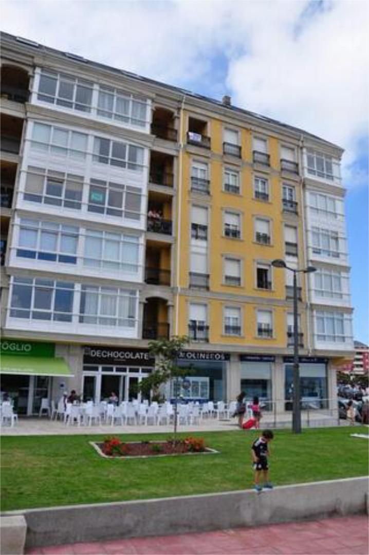Vista exterior de Pis de lloguer en Foz amb Calefacció, Terrassa i Piscina