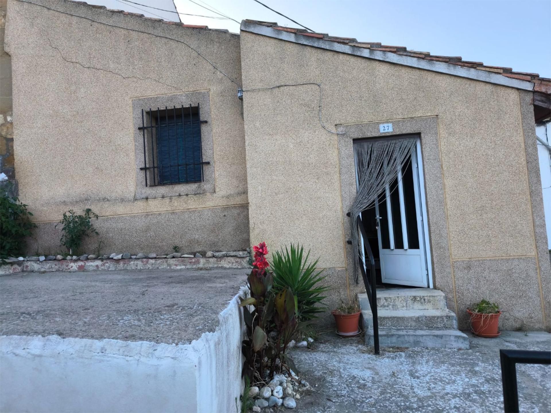 Außenansicht von Wohnung zum verkauf in Baños de Rioja mit Privatgarten, Terrasse und Abstellraum