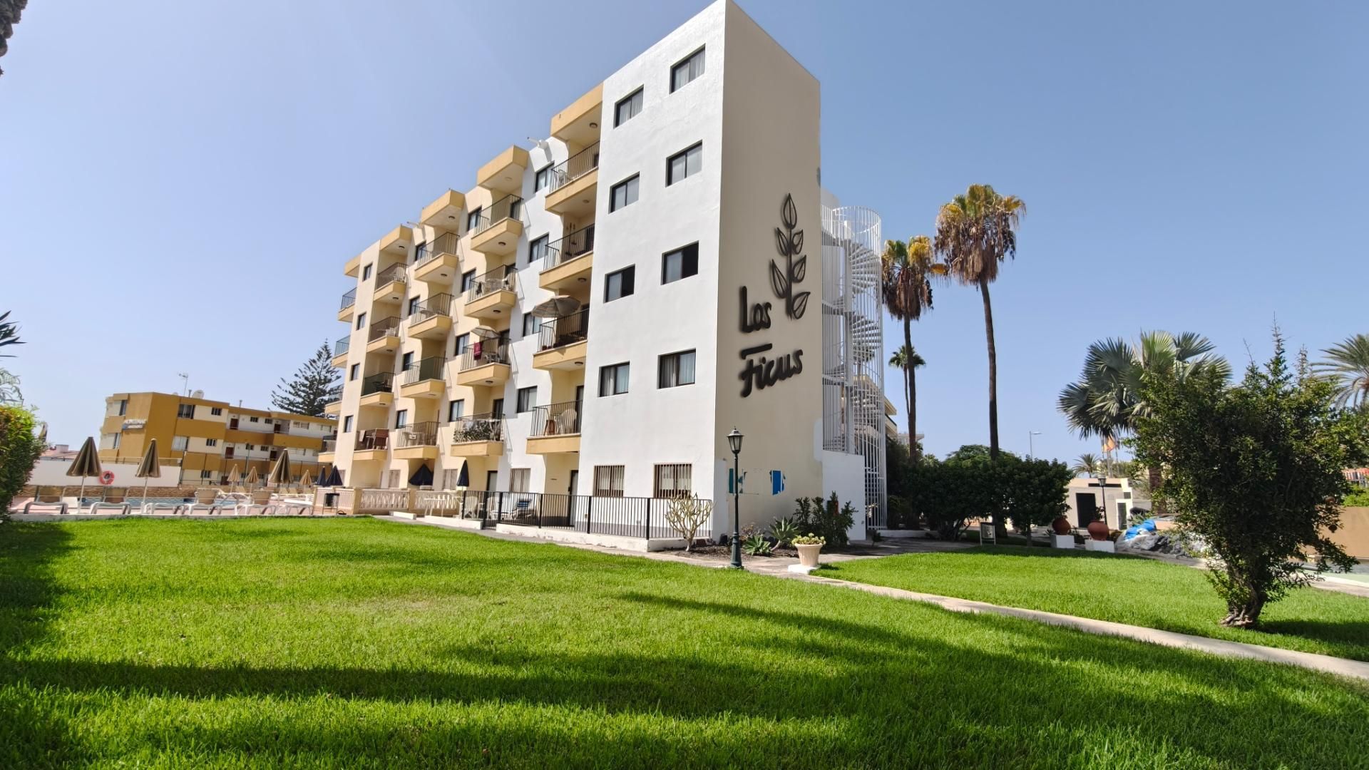 Exterior view of Flat for sale in San Bartolomé de Tirajana  with Air Conditioner, Terrace and Swimming Pool