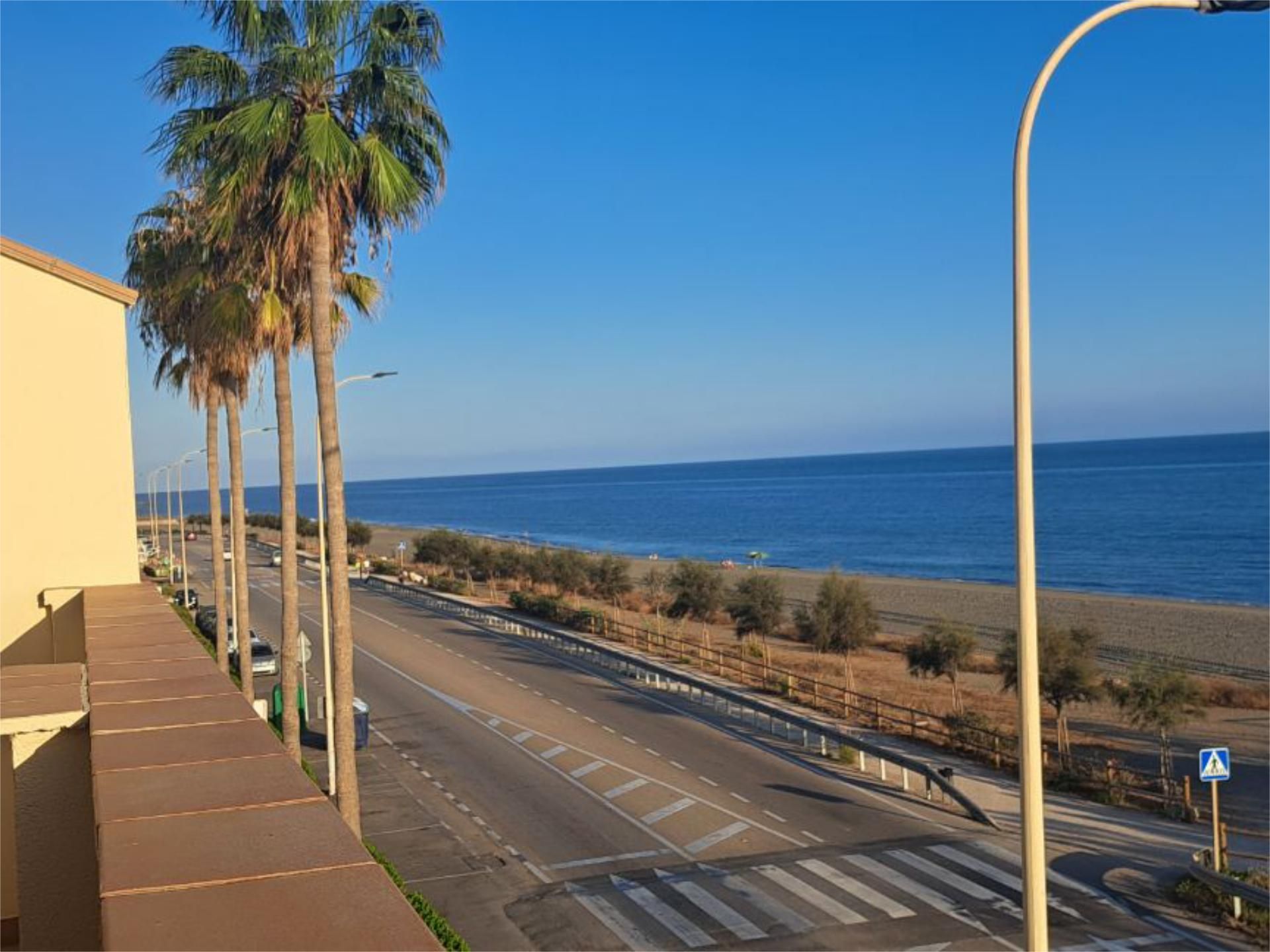 Vista exterior de Pis en venda en Vélez-Málaga amb Aire condicionat, Terrassa i Balcó