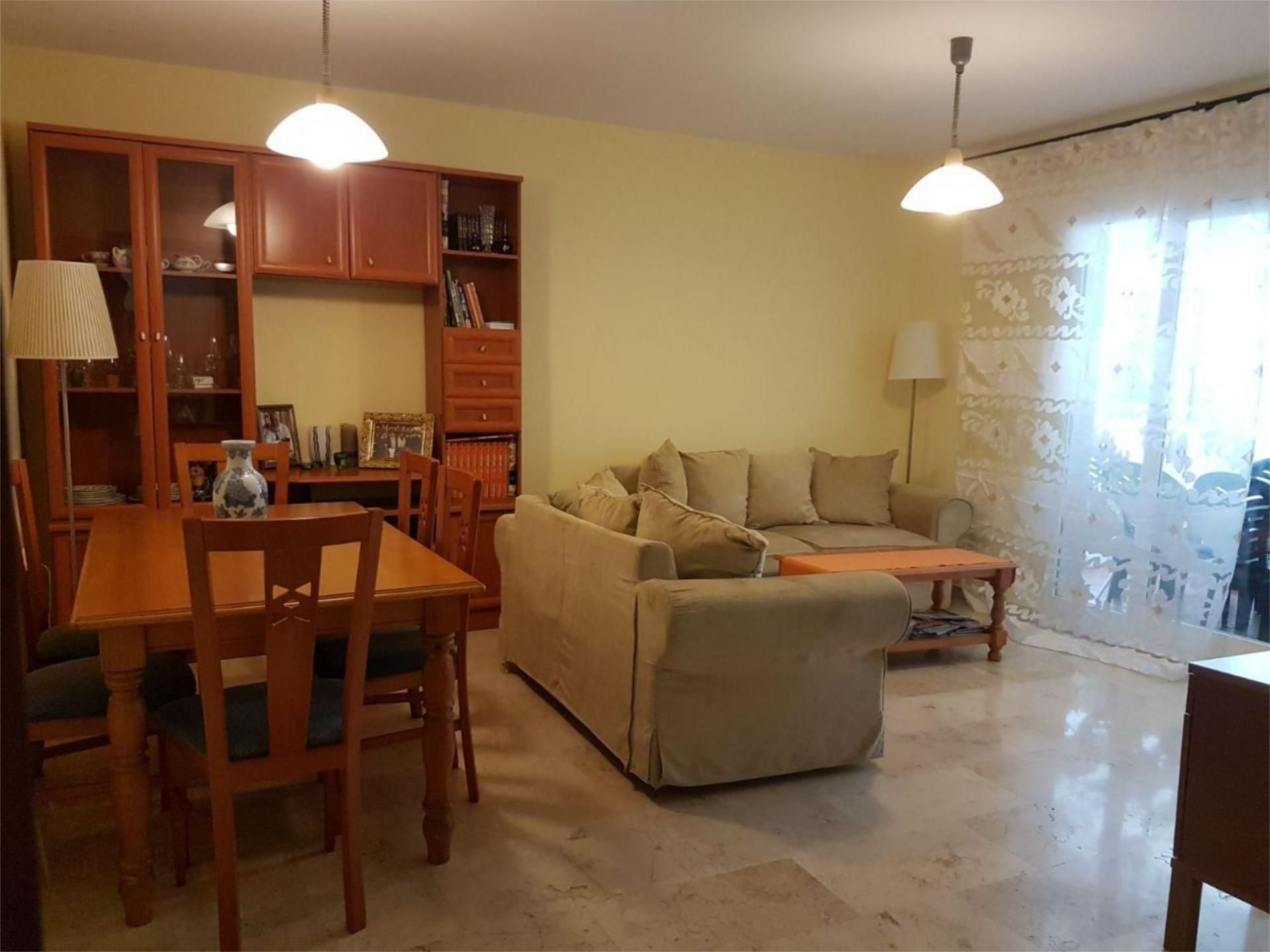 Sala d'estar de Pis en venda en Fuengirola amb Aire condicionat, Terrassa i Piscina
