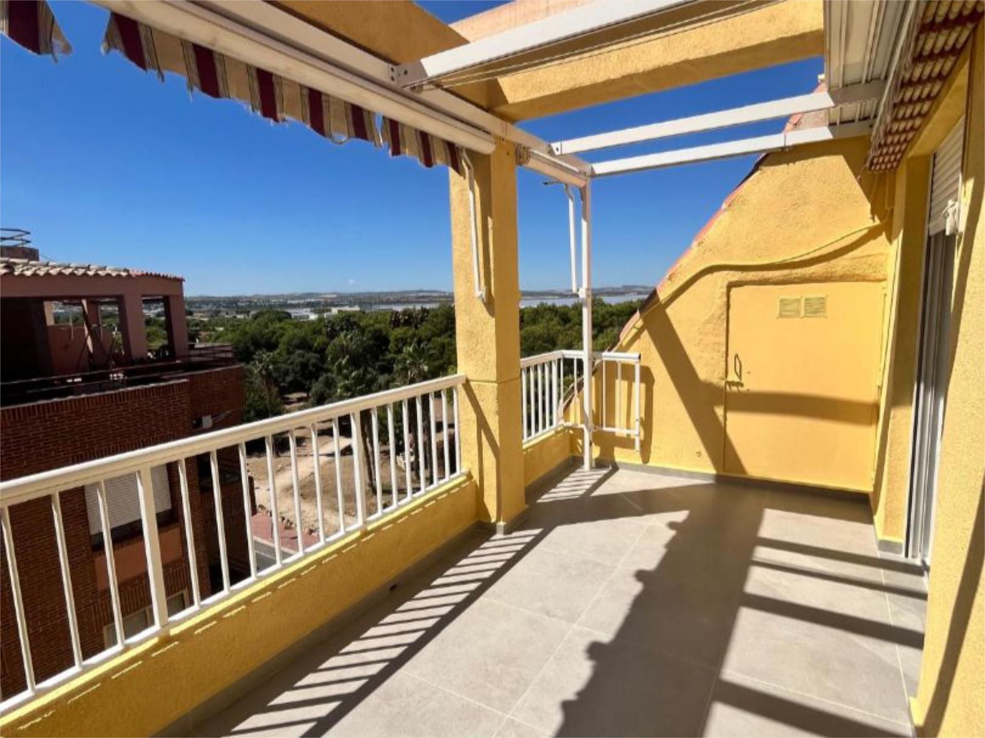Balcony of Flat to rent in Torrevieja  with Air Conditioner, Storage room and Swimming Pool
