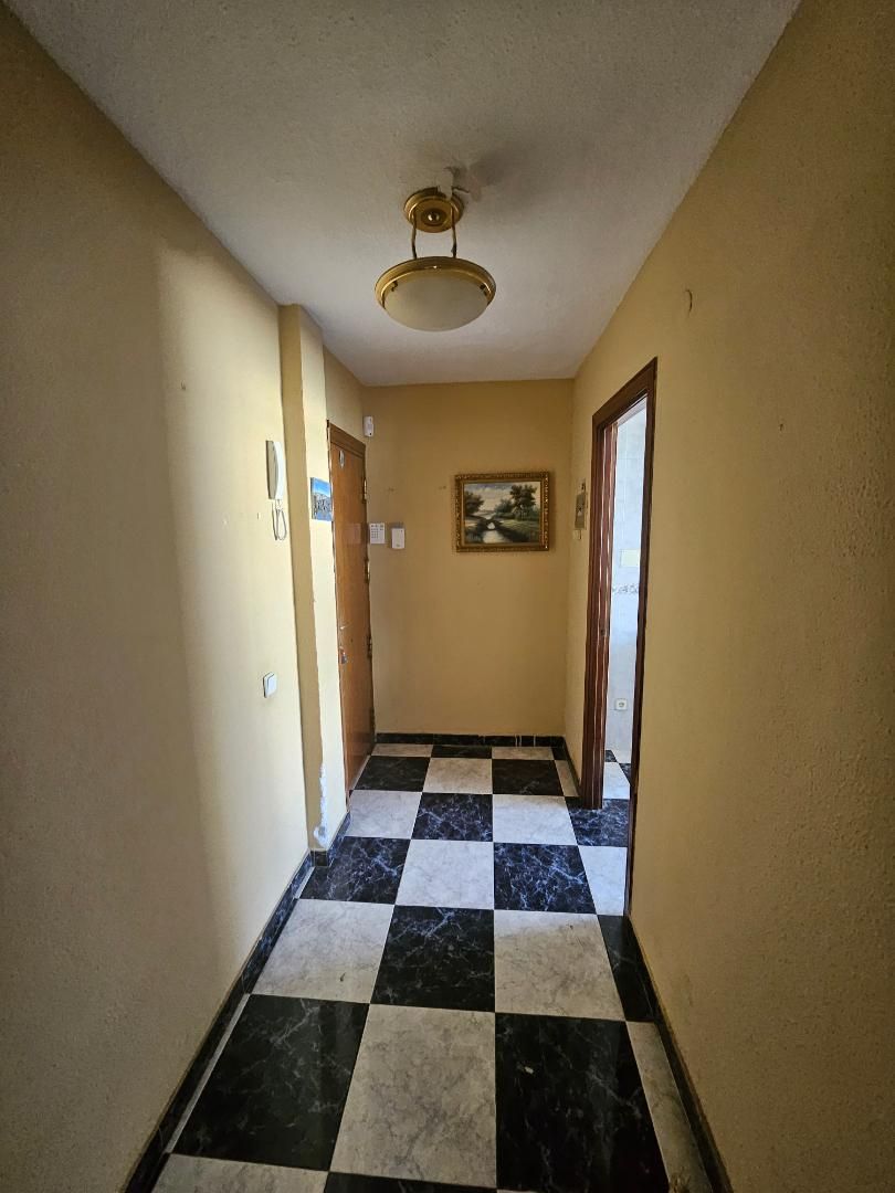 Flat for sale in Parla  with Air Conditioner and Balcony