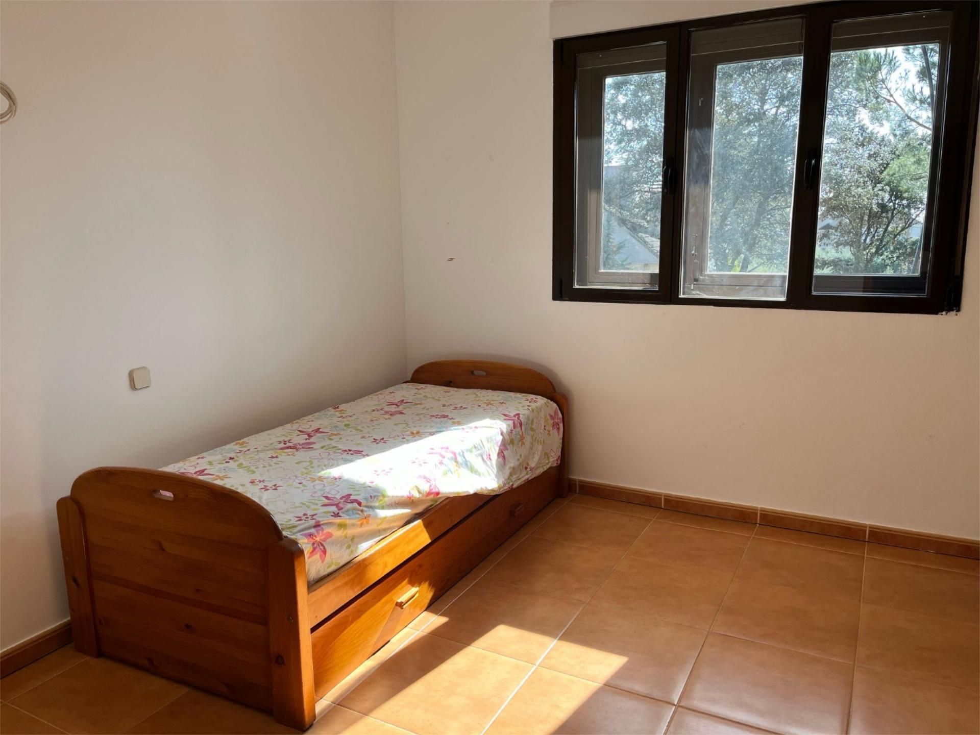 Bedroom of Planta baja to share in Valdemorillo  with Heating, Private garden and Terrace