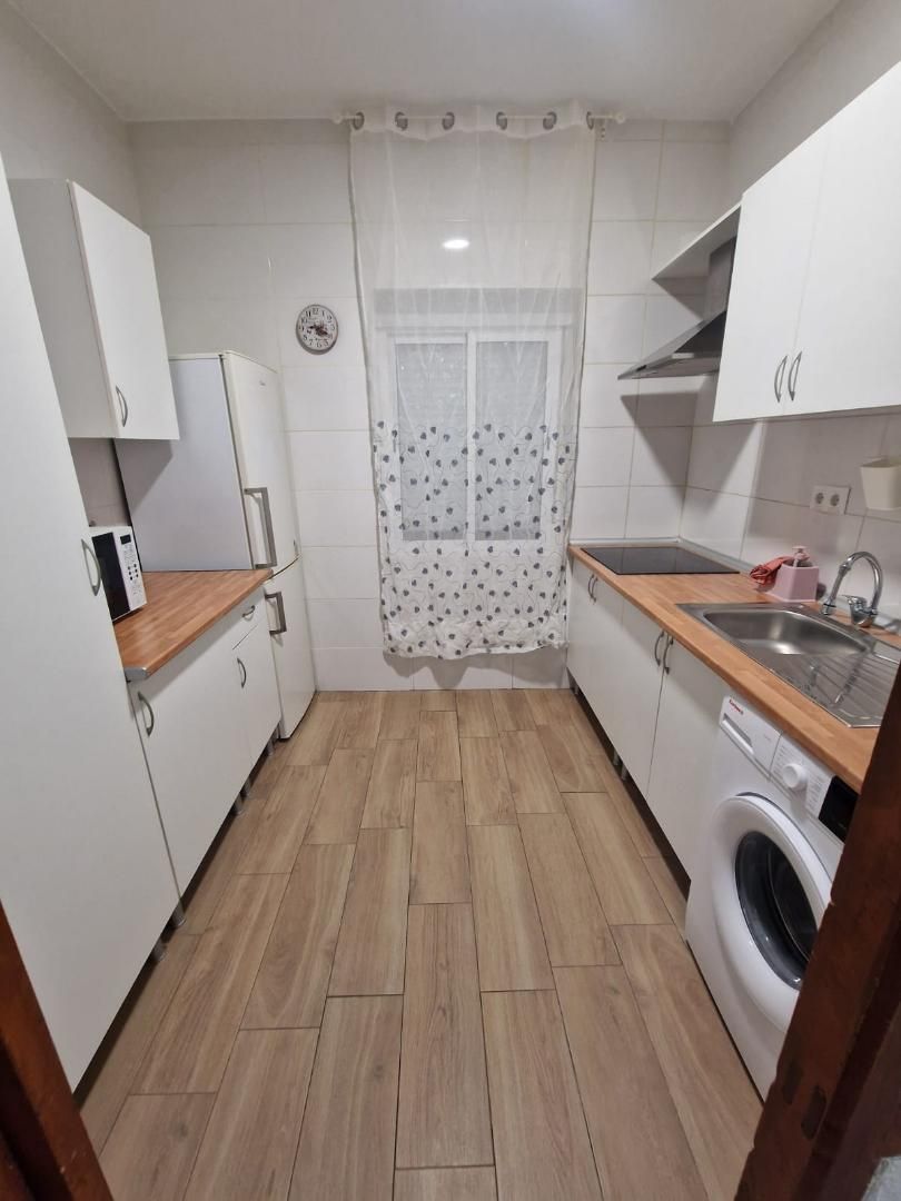 Cocina de Piso de alquiler en Ciudad Real Capital con Aire acondicionado, Parquet y Amueblado