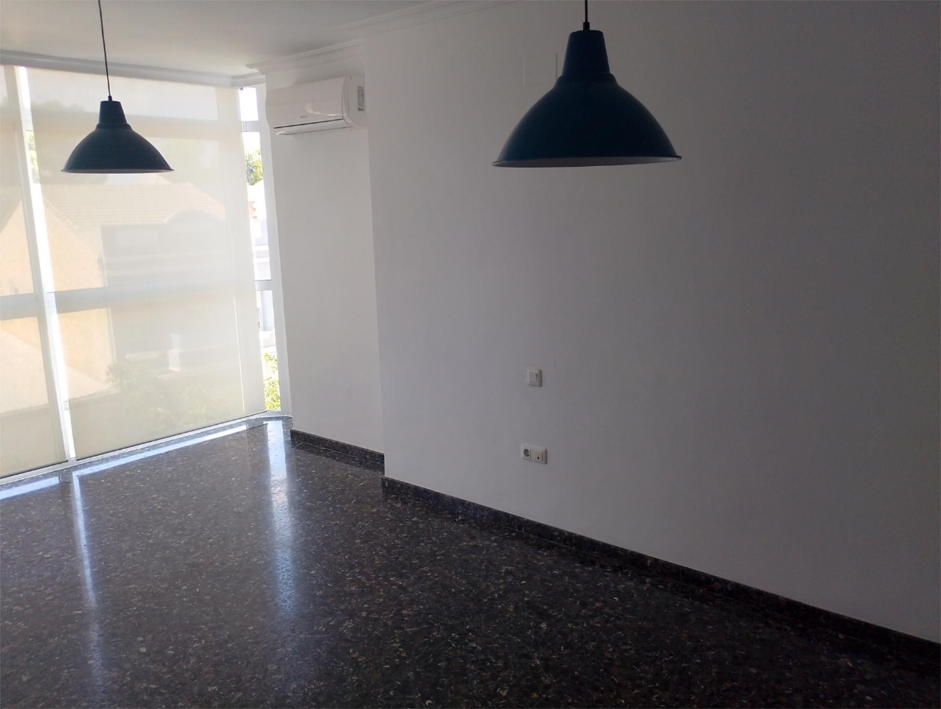 Flat to rent in  Valencia Capital  with Air Conditioner, Heating and Furnished