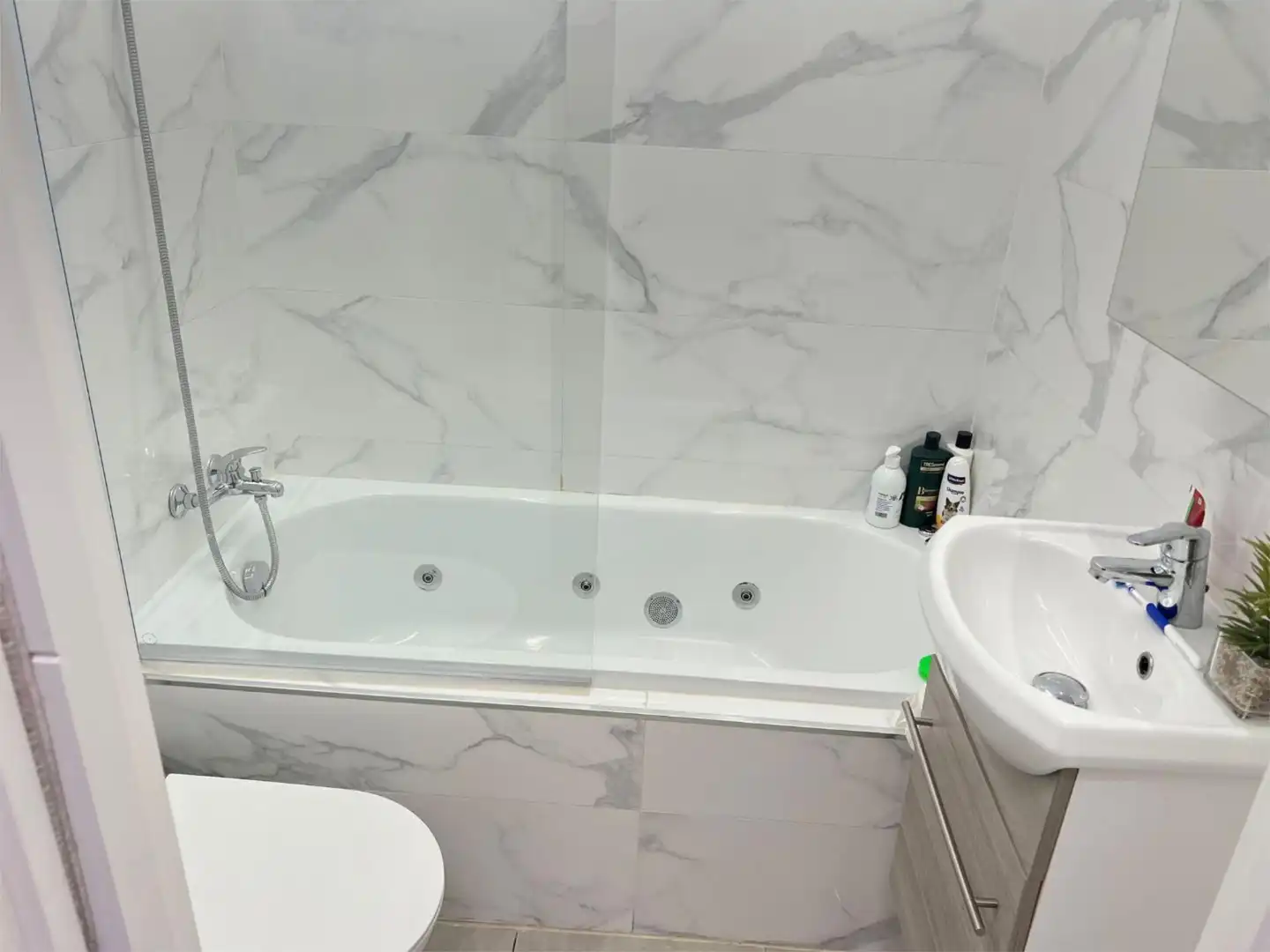 Detached homes for sale in Calle de Bélmez, 50, Entrevías Bathroom of Detached homes for sale in Madrid