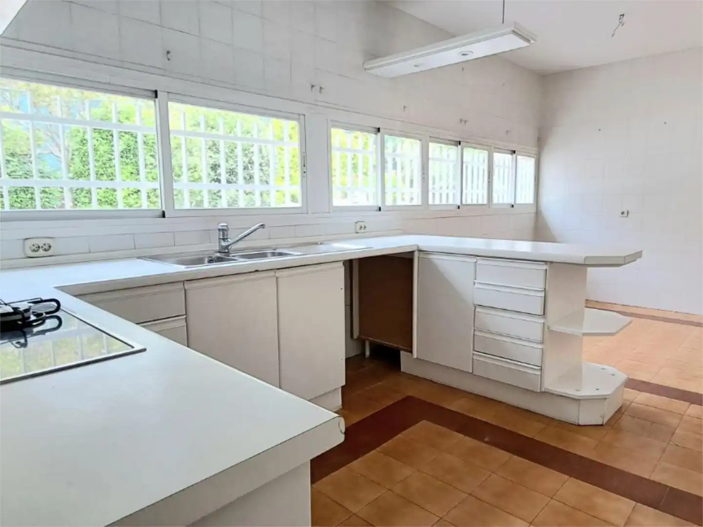 Casa o xalet en venda a Calle Rosa de Los Vientos, 1d, Zona Carretera del Plantío Cuina de Casa o xalet en venda en Majadahonda amb Aire condicionat, Terrassa i Piscina